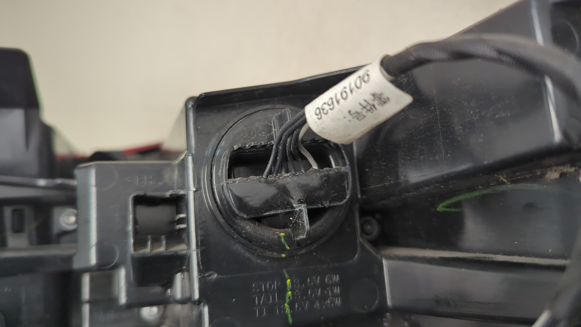 Фонарь задний левый