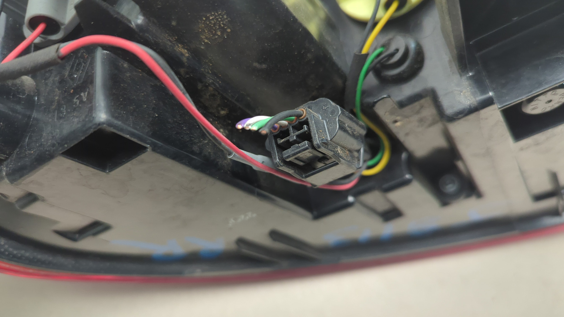 Фонарь задний правый