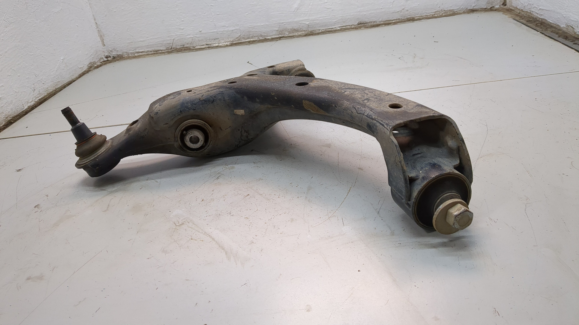 Рычаг передний правый