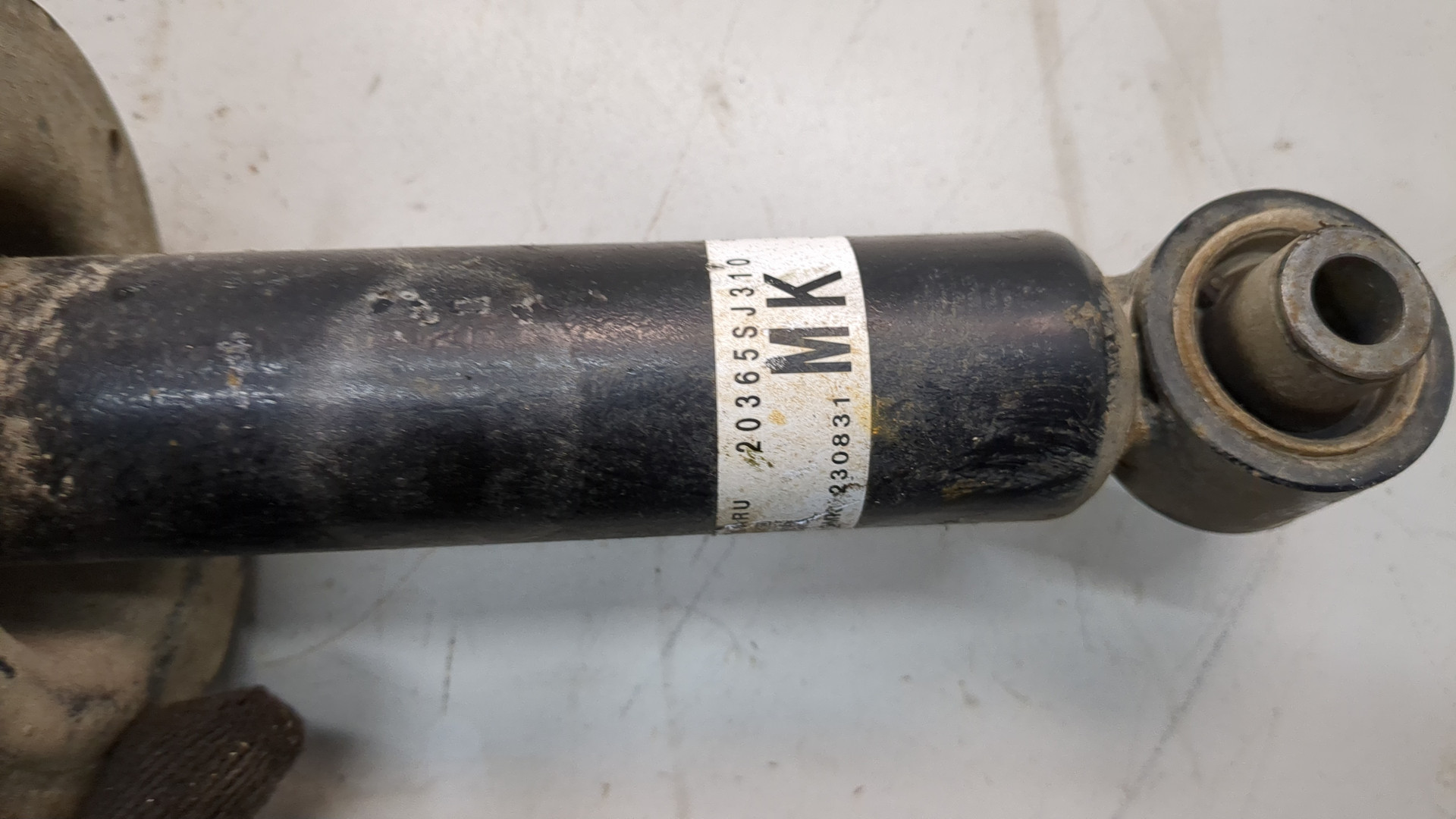 Амортизатор задний (стойка)