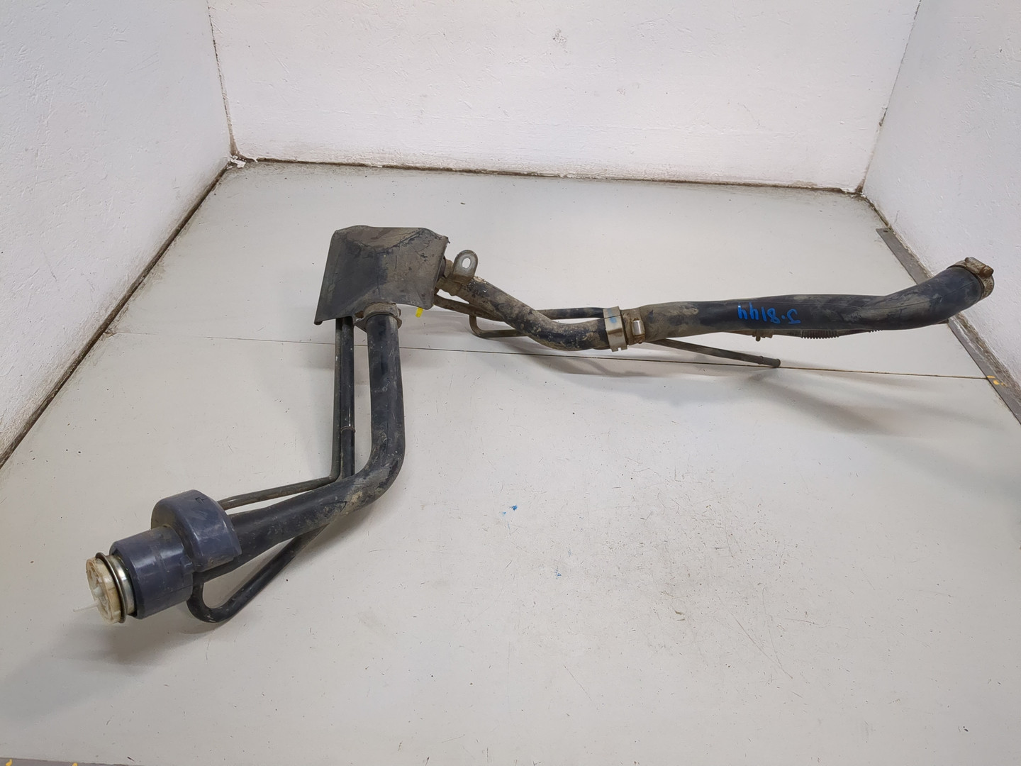 Горловина топливного бака