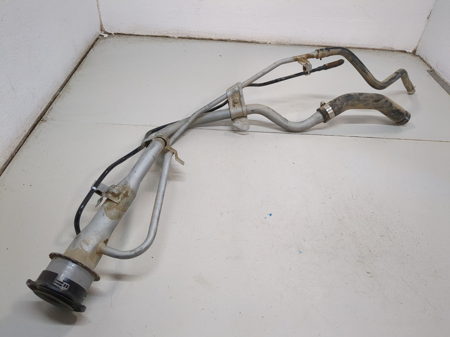 Горловина топливного бака