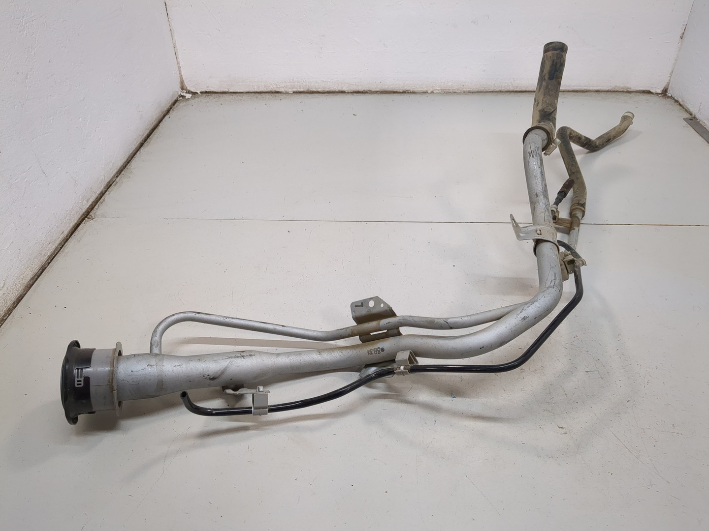 Горловина топливного бака