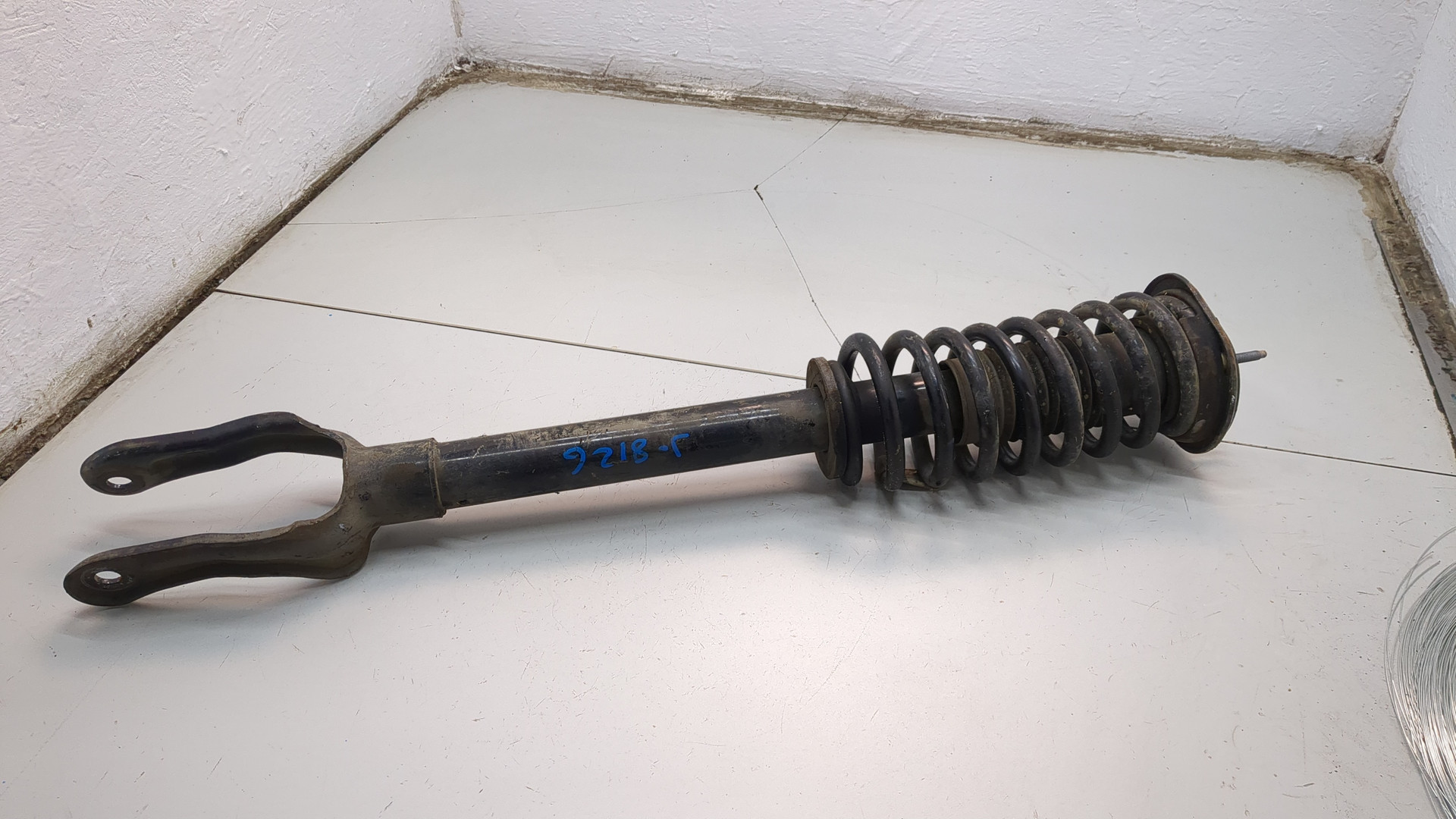 Амортизатор передний