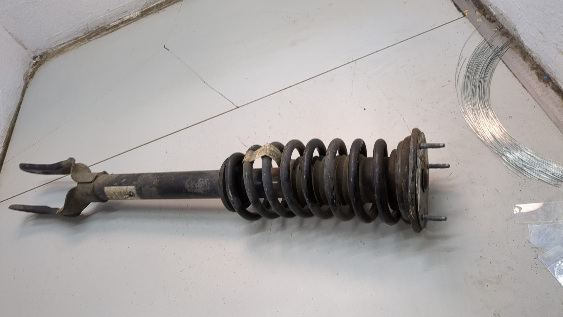 Амортизатор передний