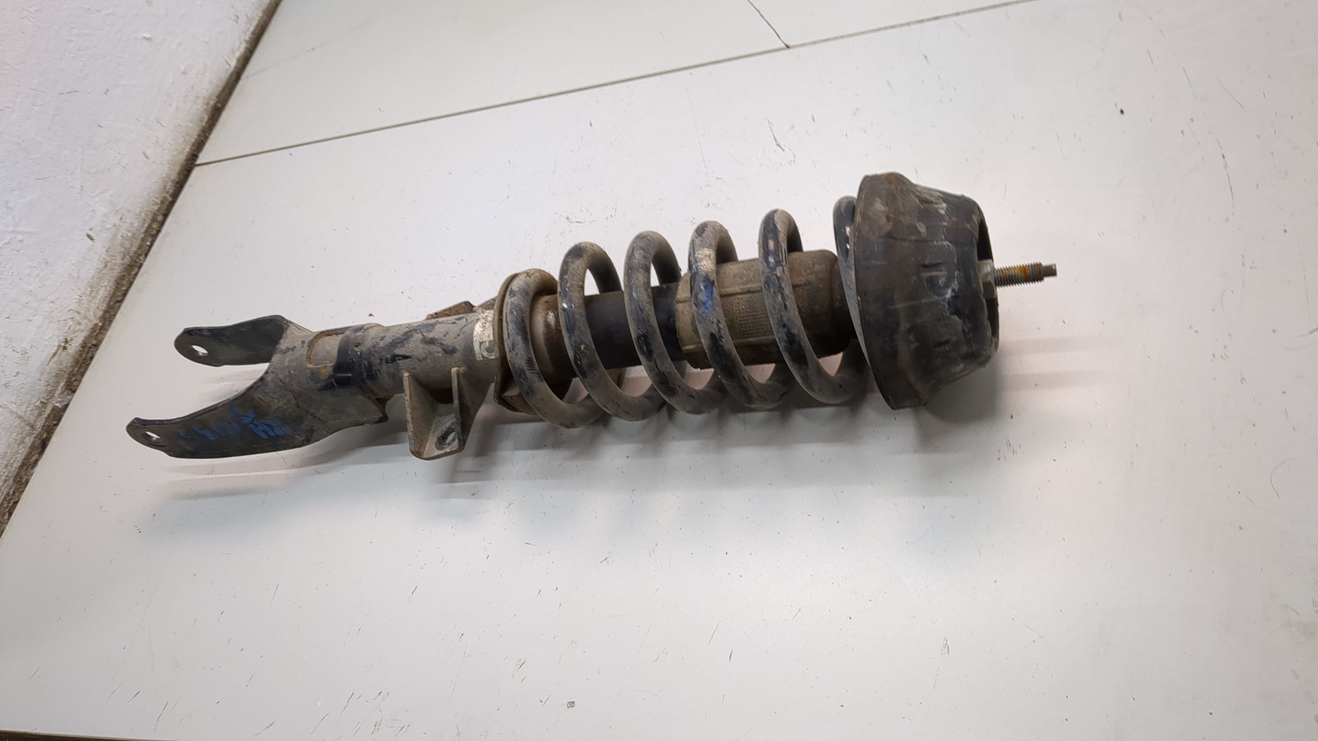 Амортизатор передний