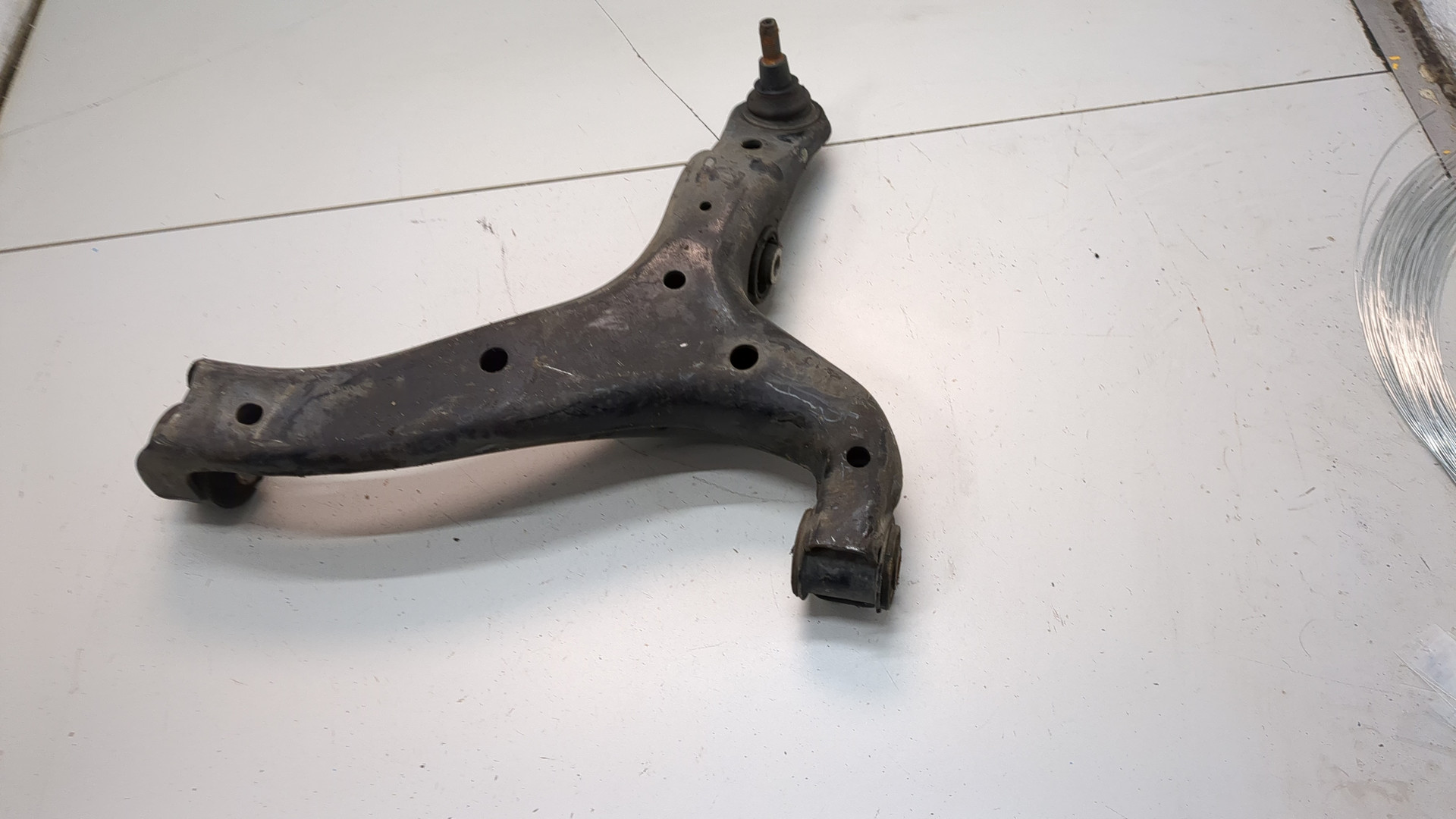 Рычаг передний правый