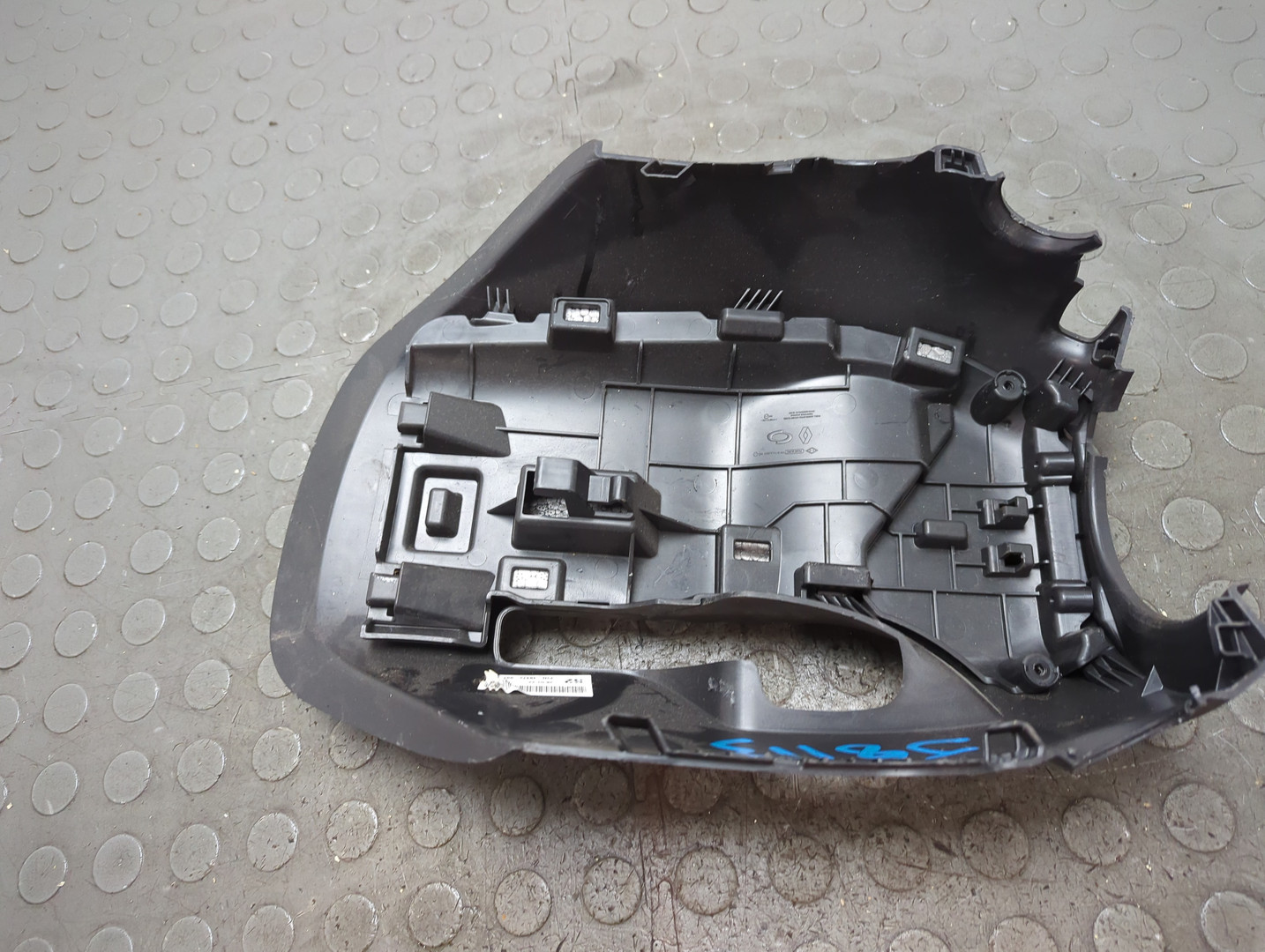 Кожух рулевой колонки