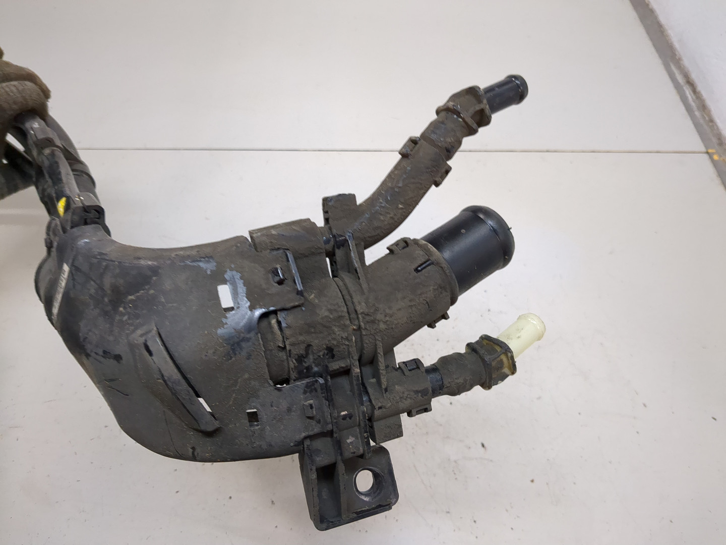 Горловина топливного бака