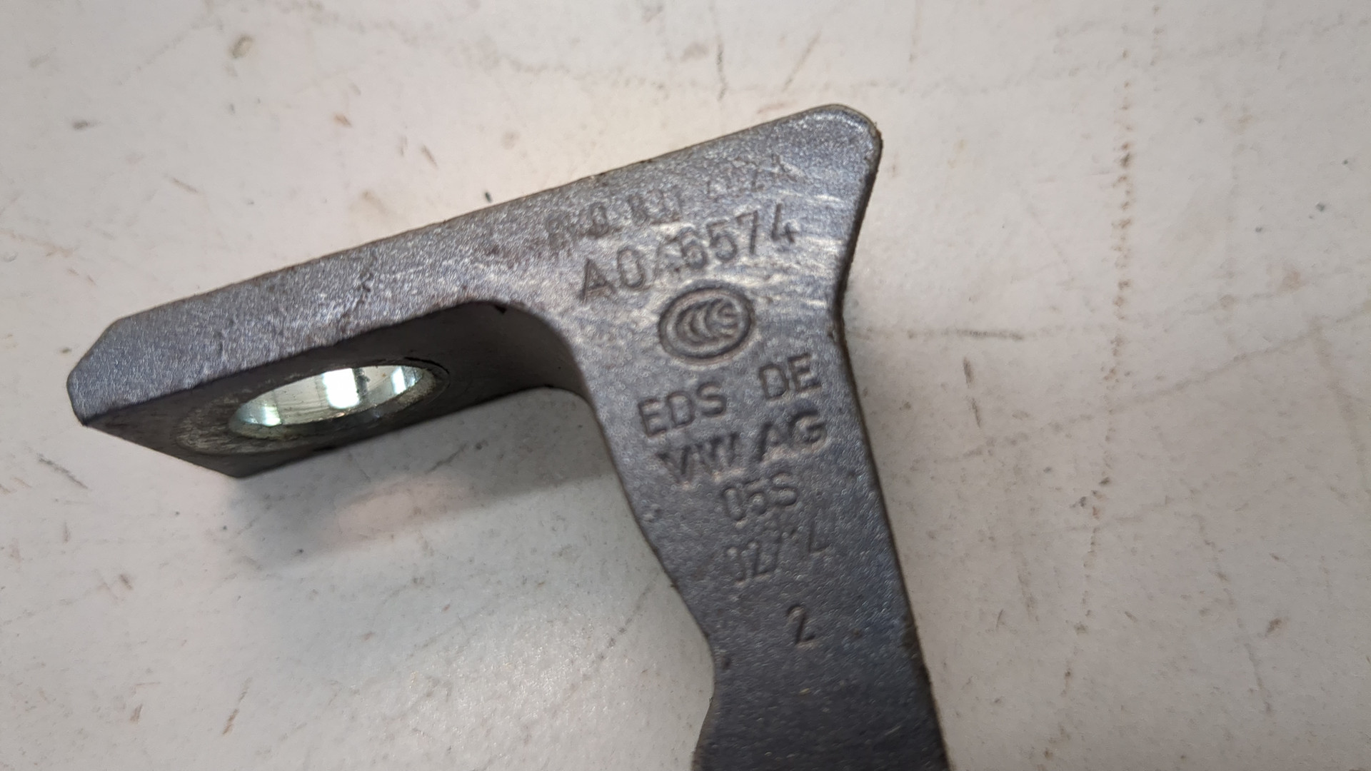 Петля двери