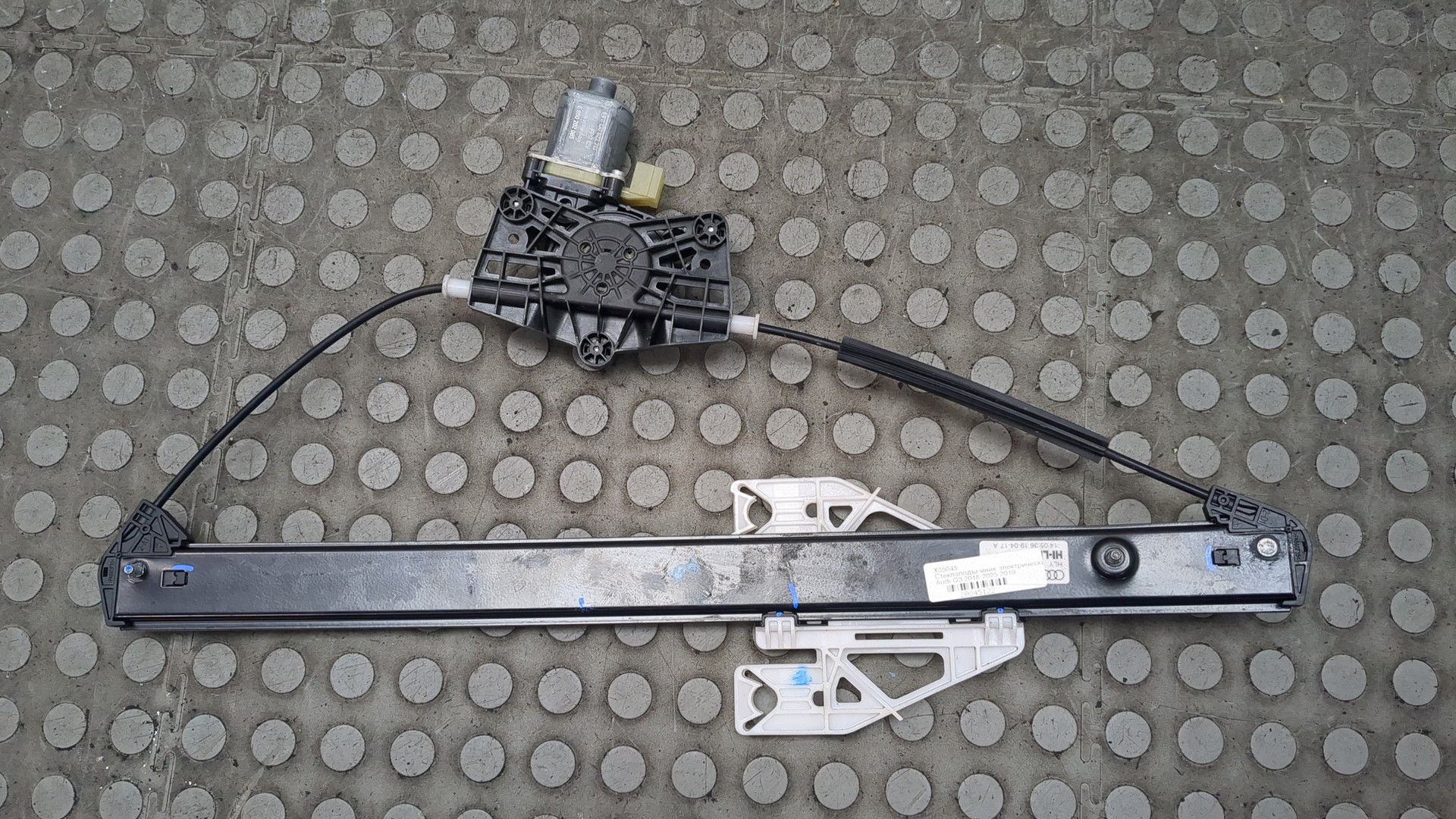 Стеклоподъемник электр. задний левый