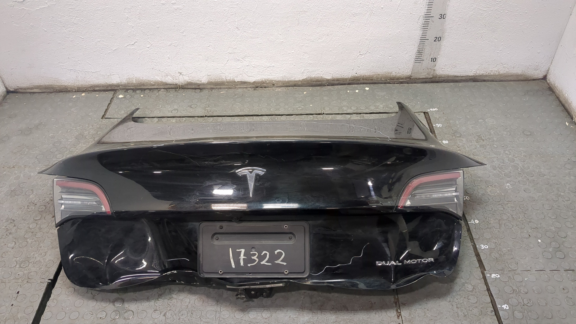 Дверь багажника