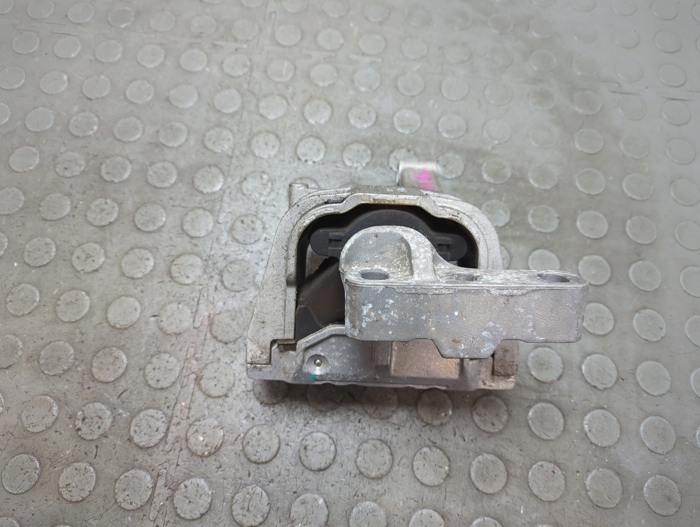 Опора двигателя