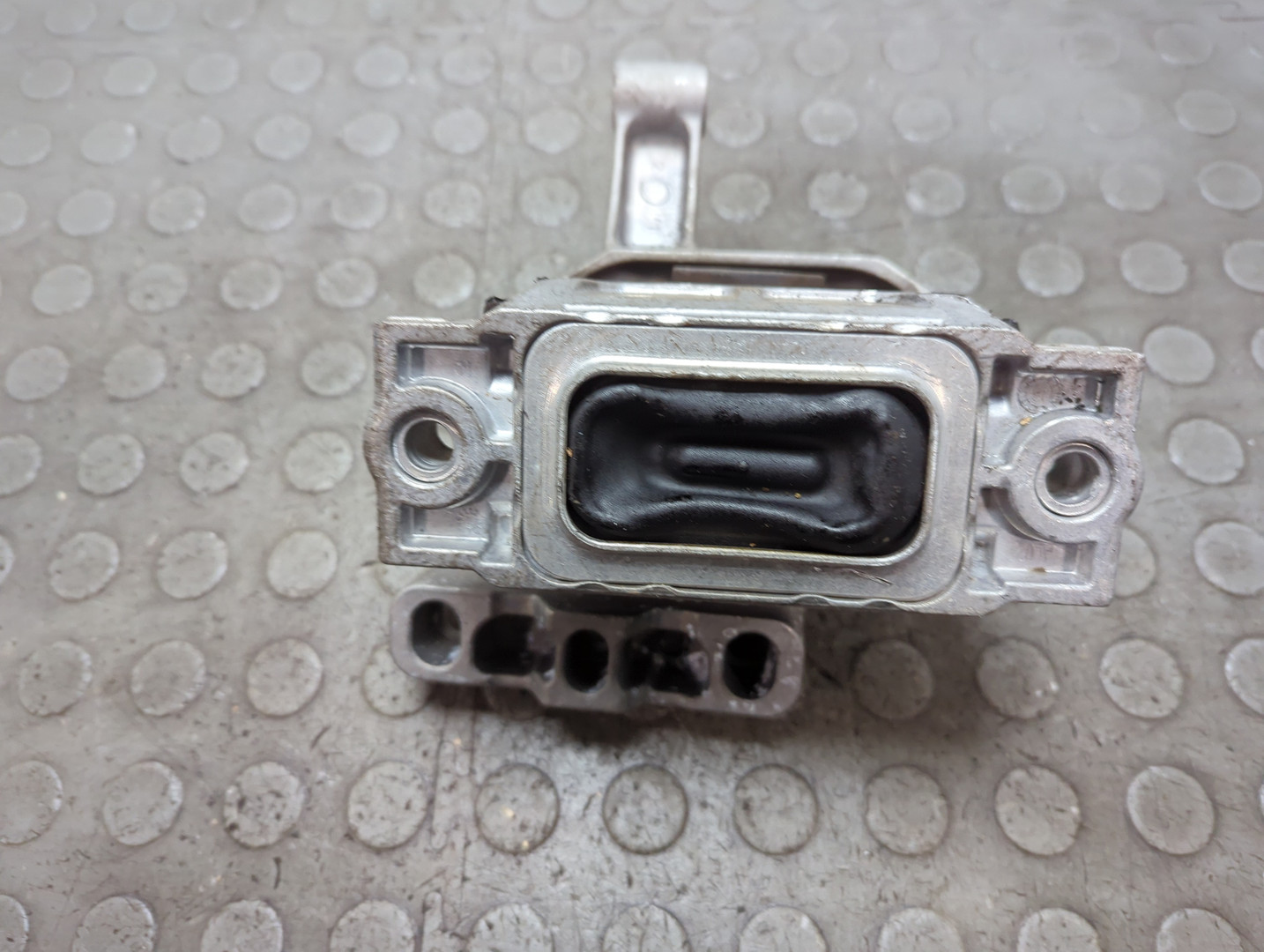 Опора двигателя