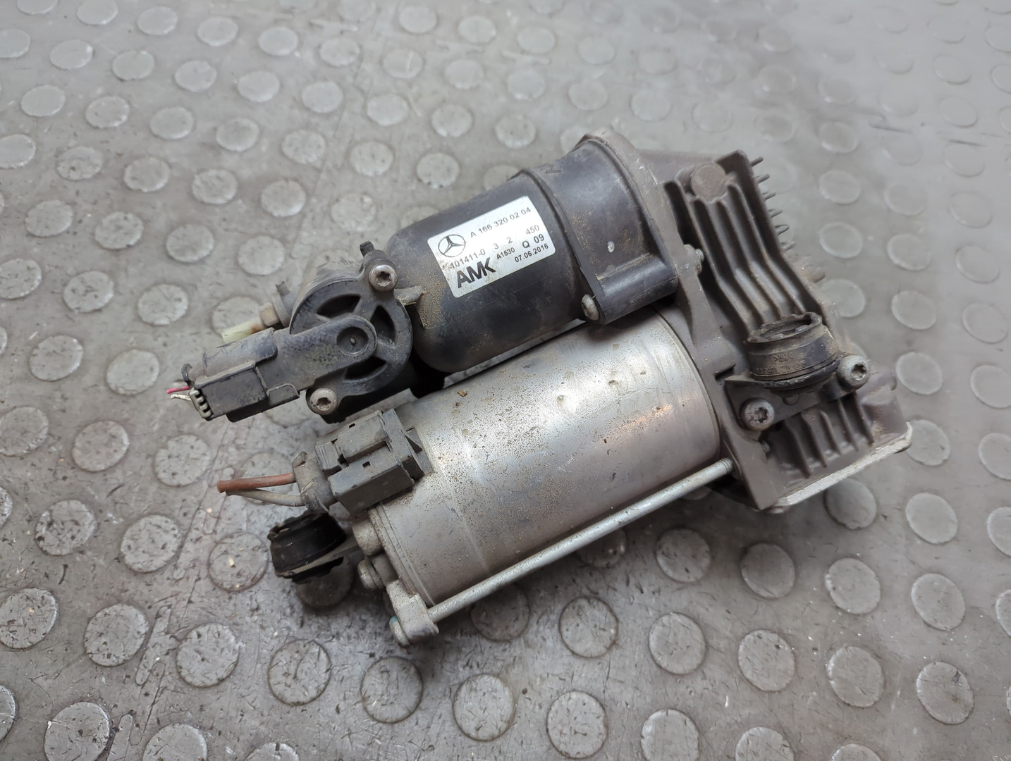 Насос регулировки подвески