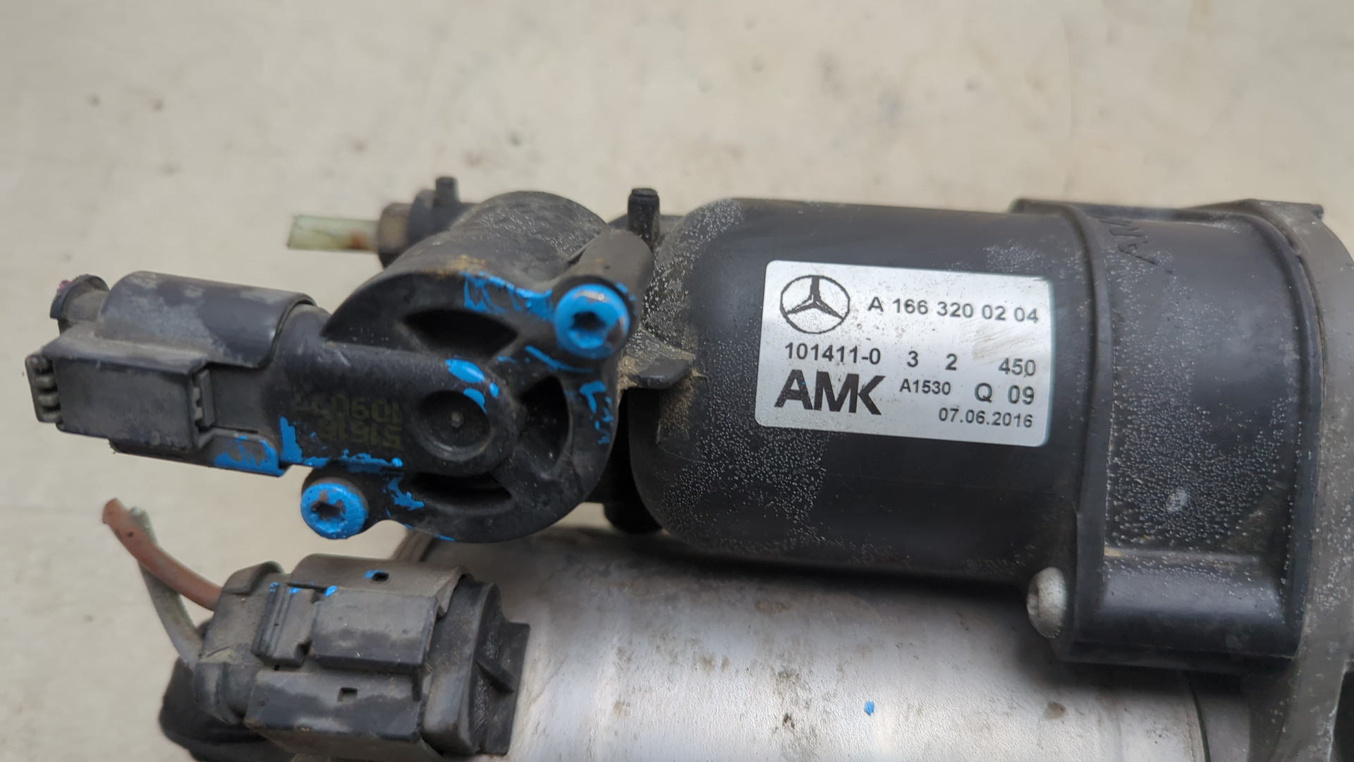 Насос регулировки подвески