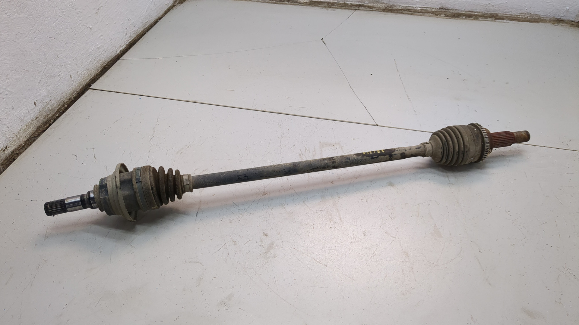 Полуось задняя левая