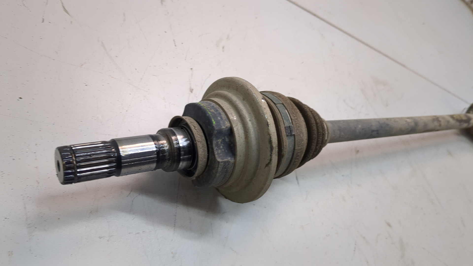 Полуось задняя левая