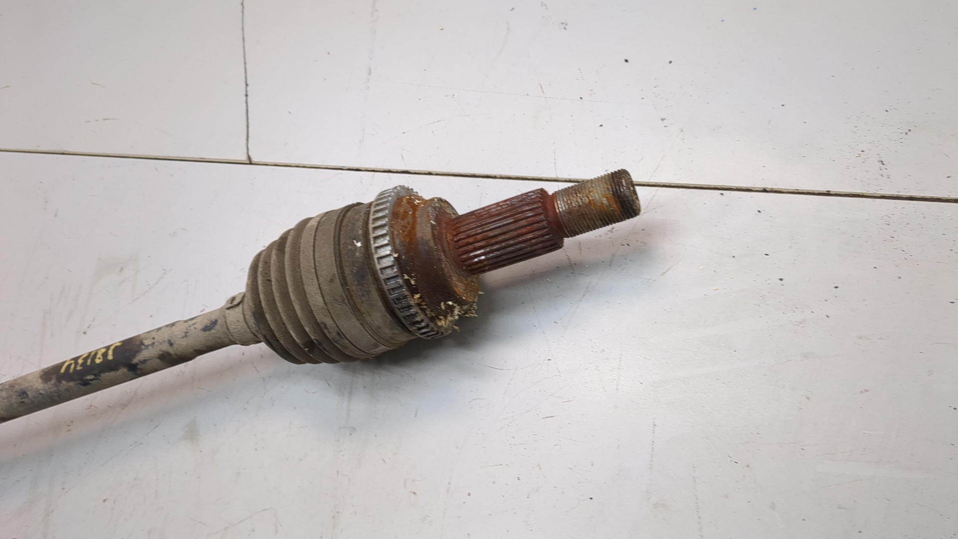 Полуось задняя левая