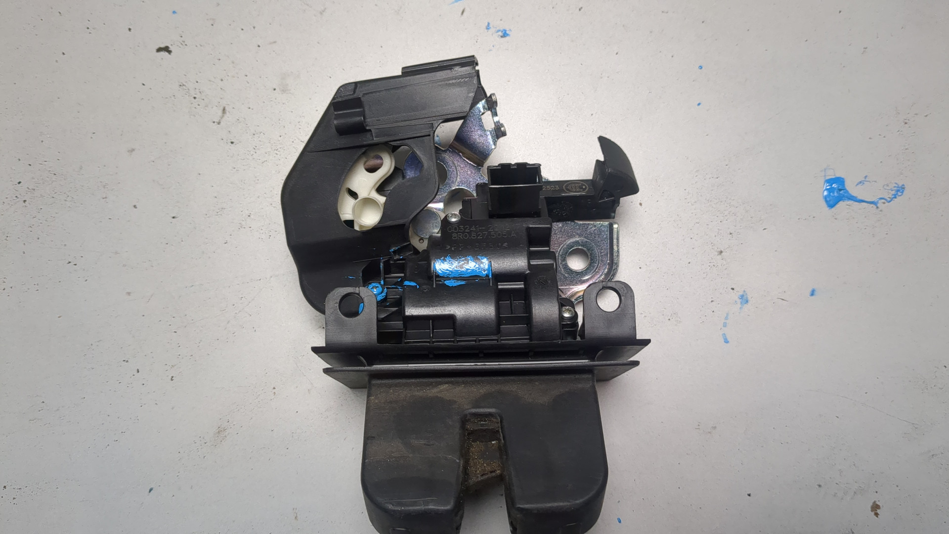 Замок багажника