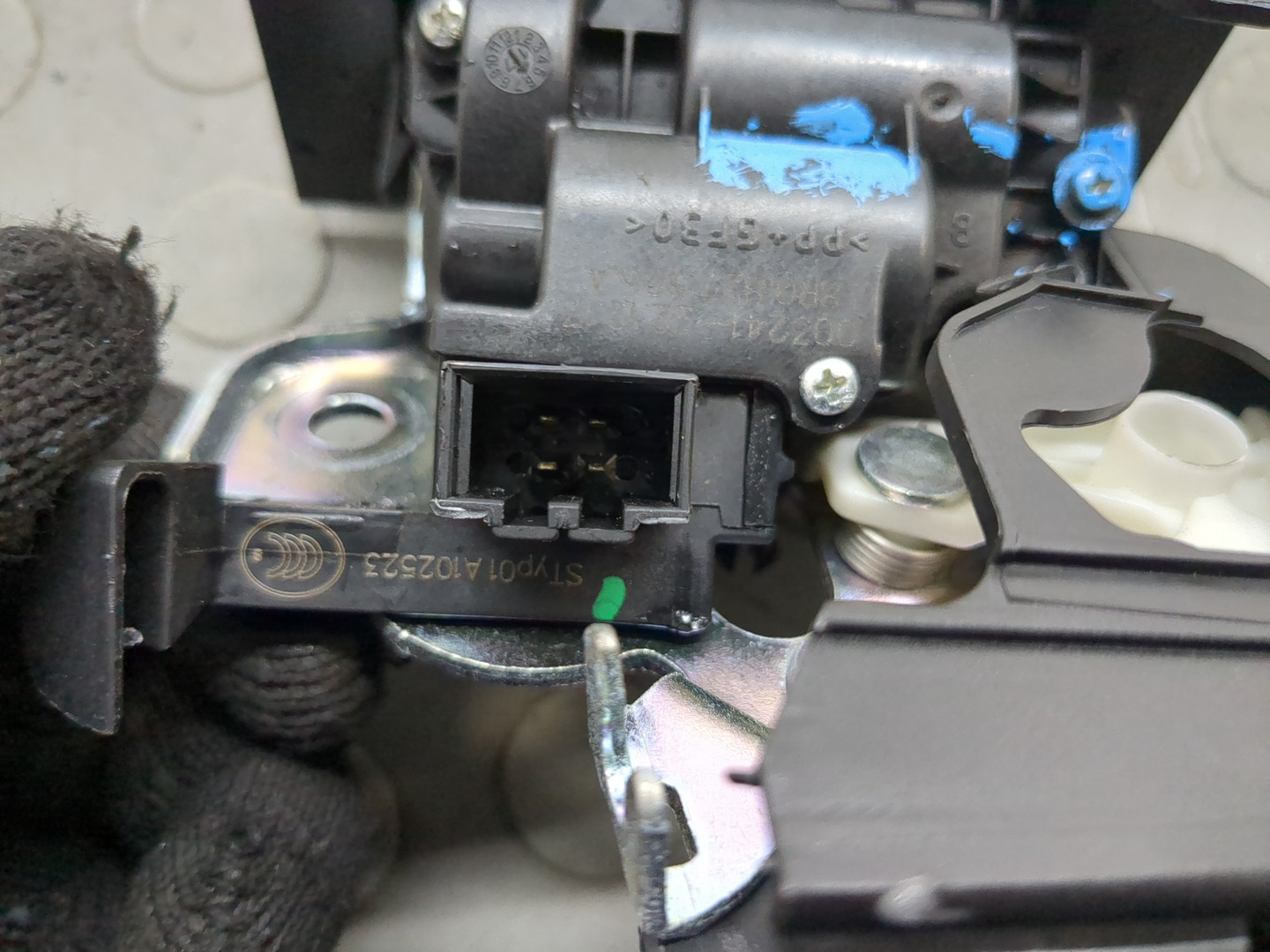 Замок багажника