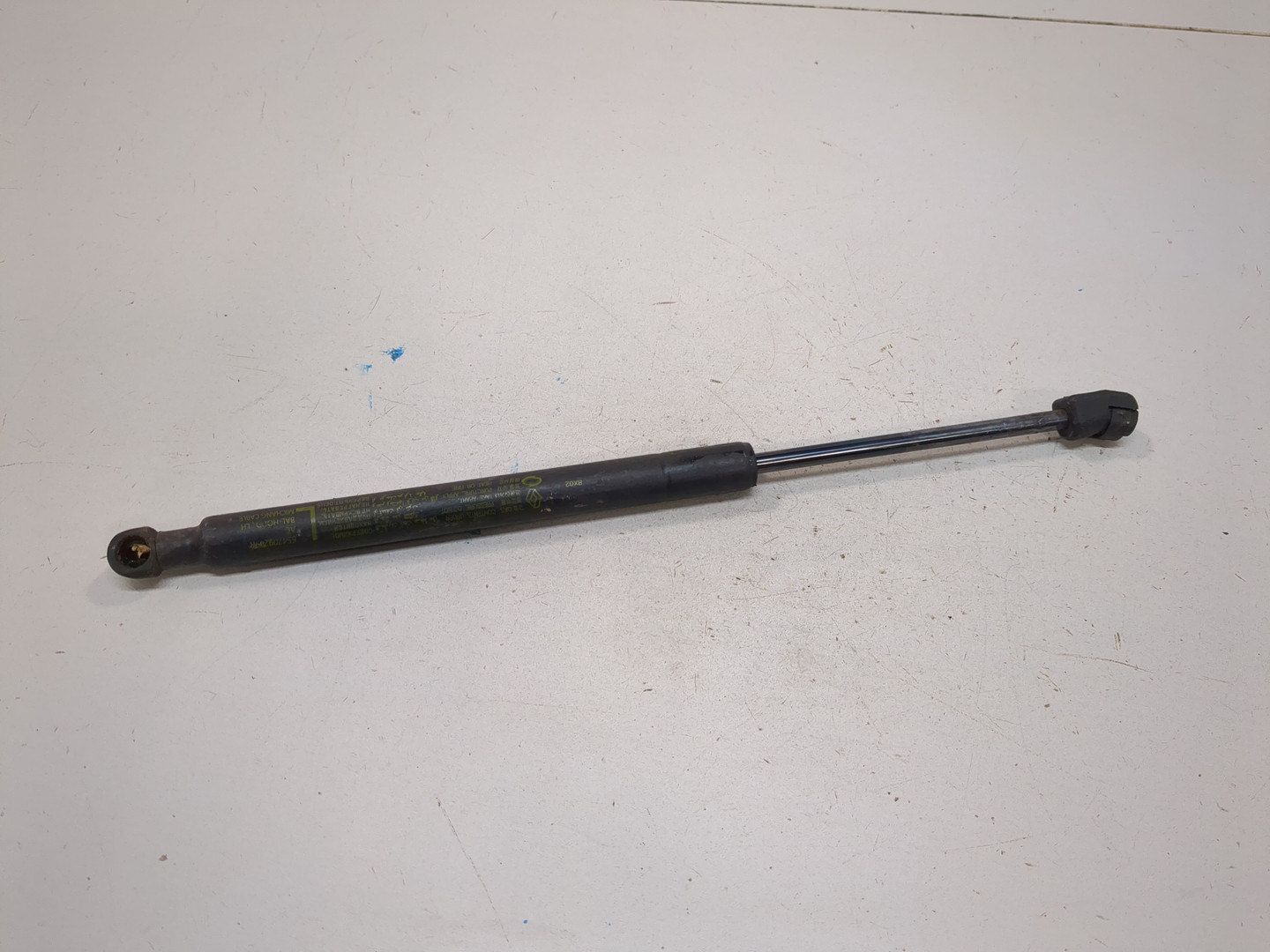 Амортизатор капота