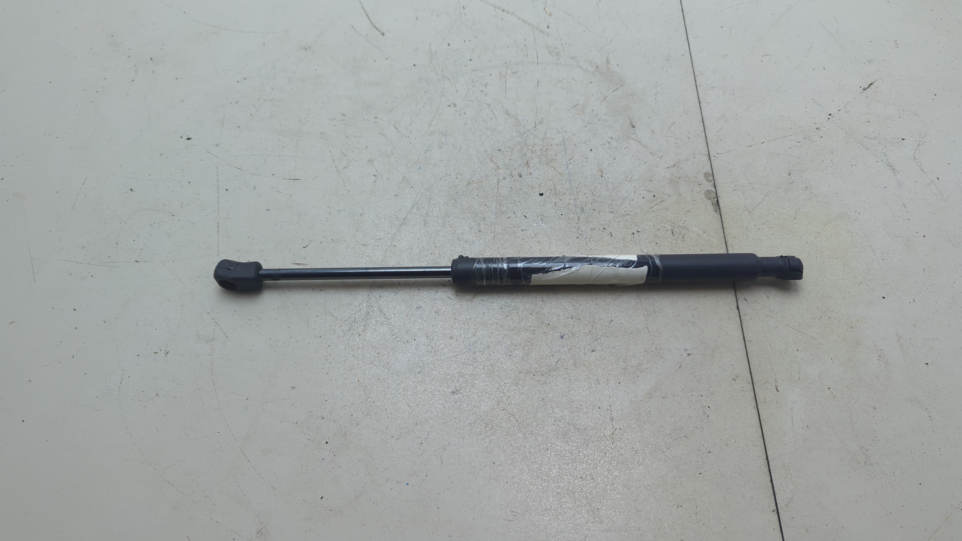 Амортизатор капота