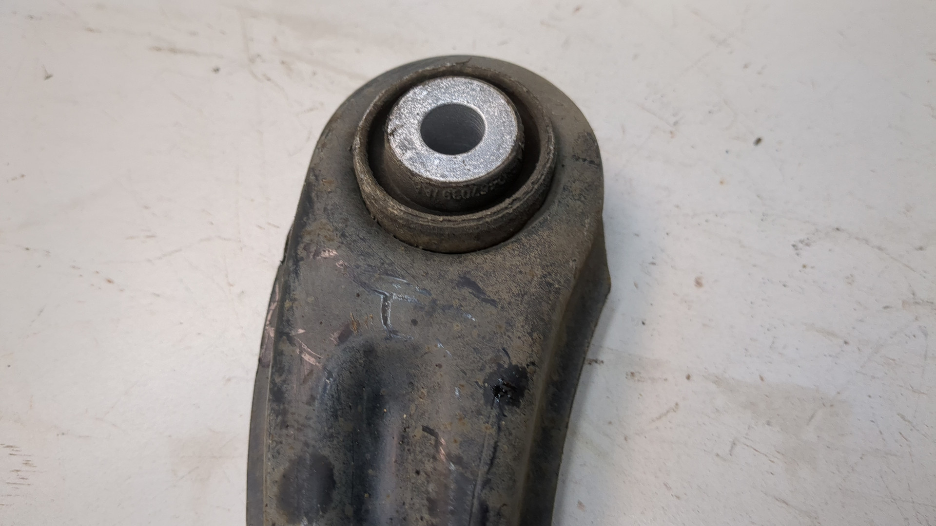 Рычаг задний