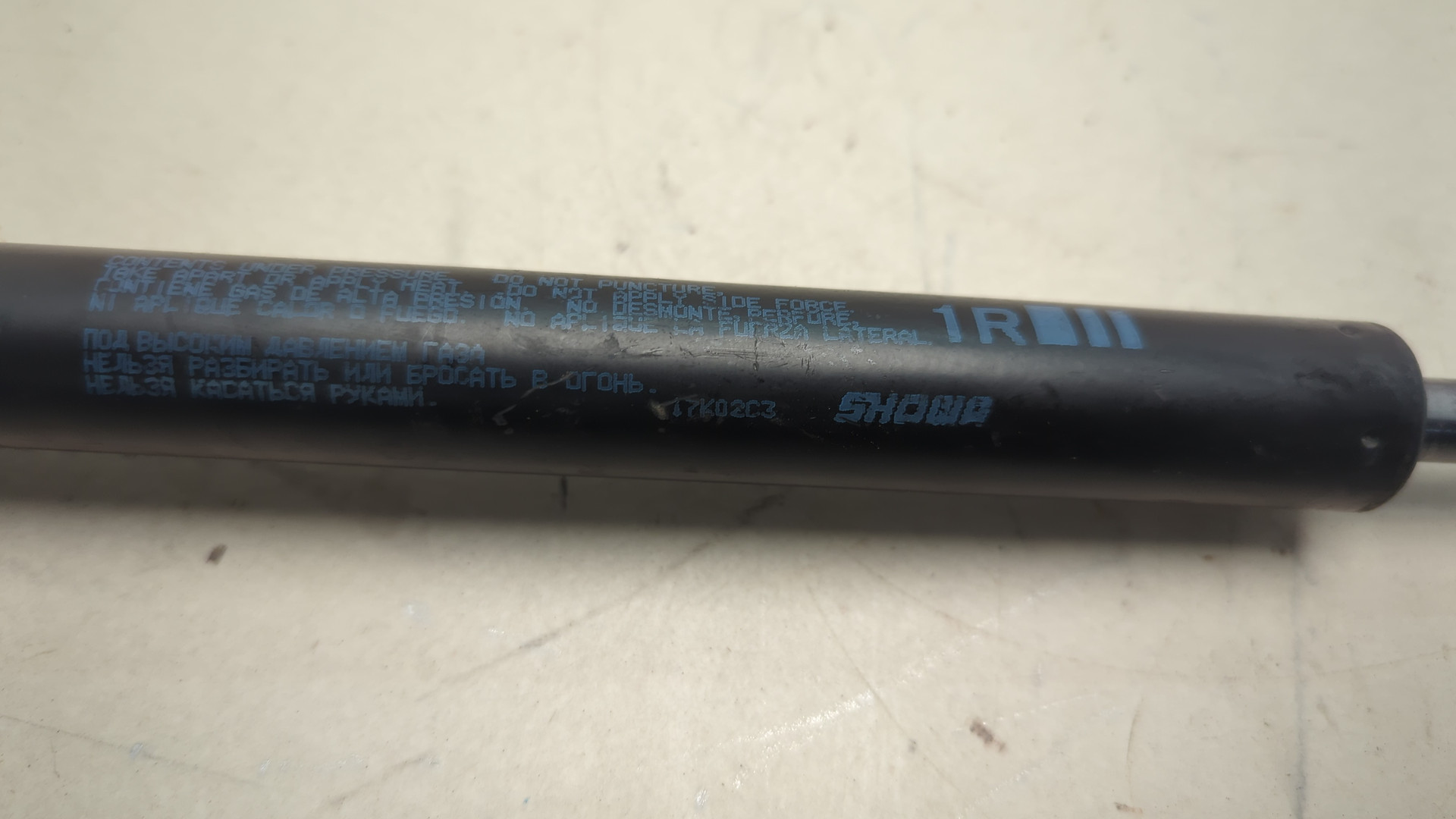 Амортизатор крышки багажника