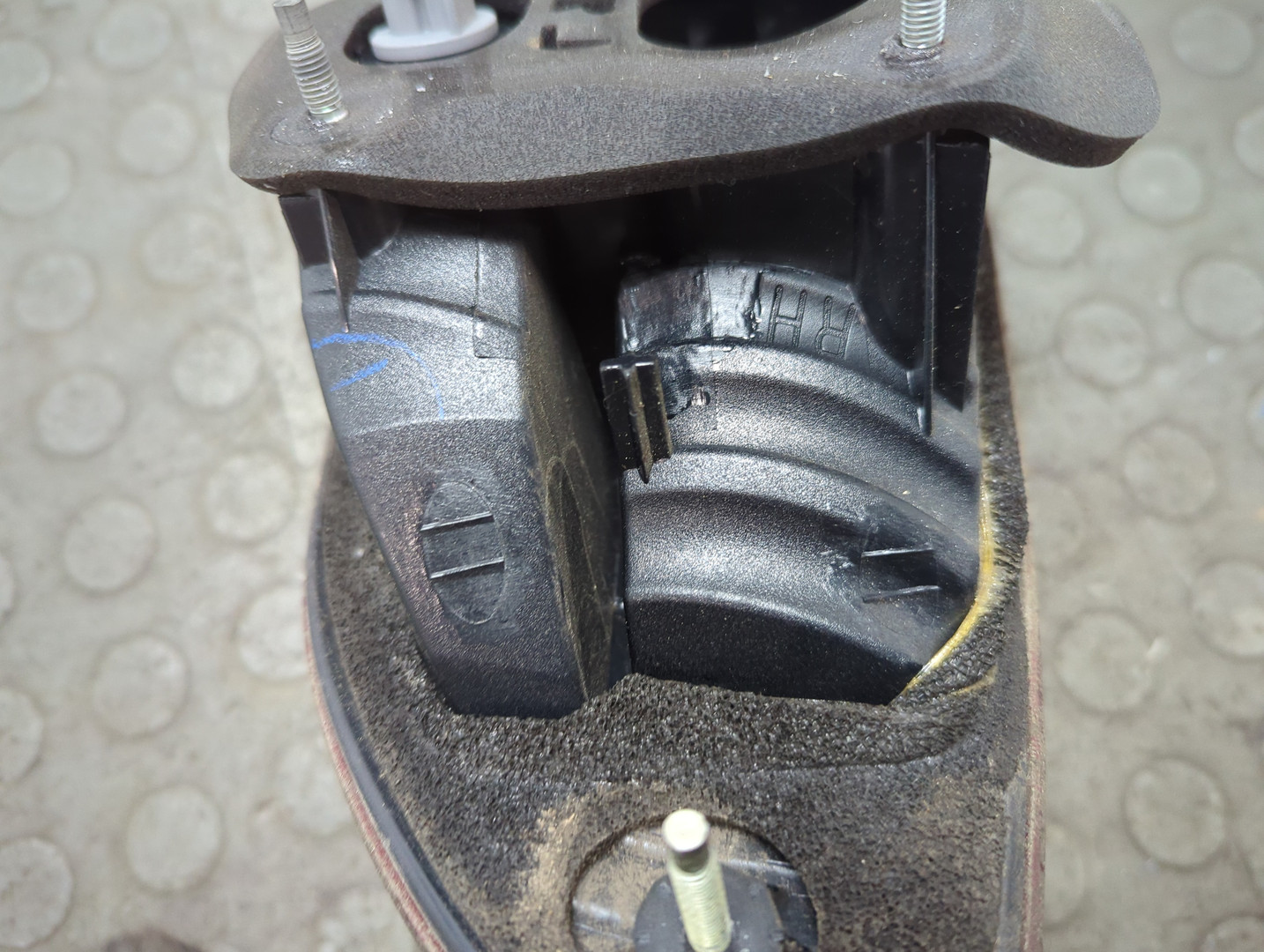 Фонарь задний внутренний правый