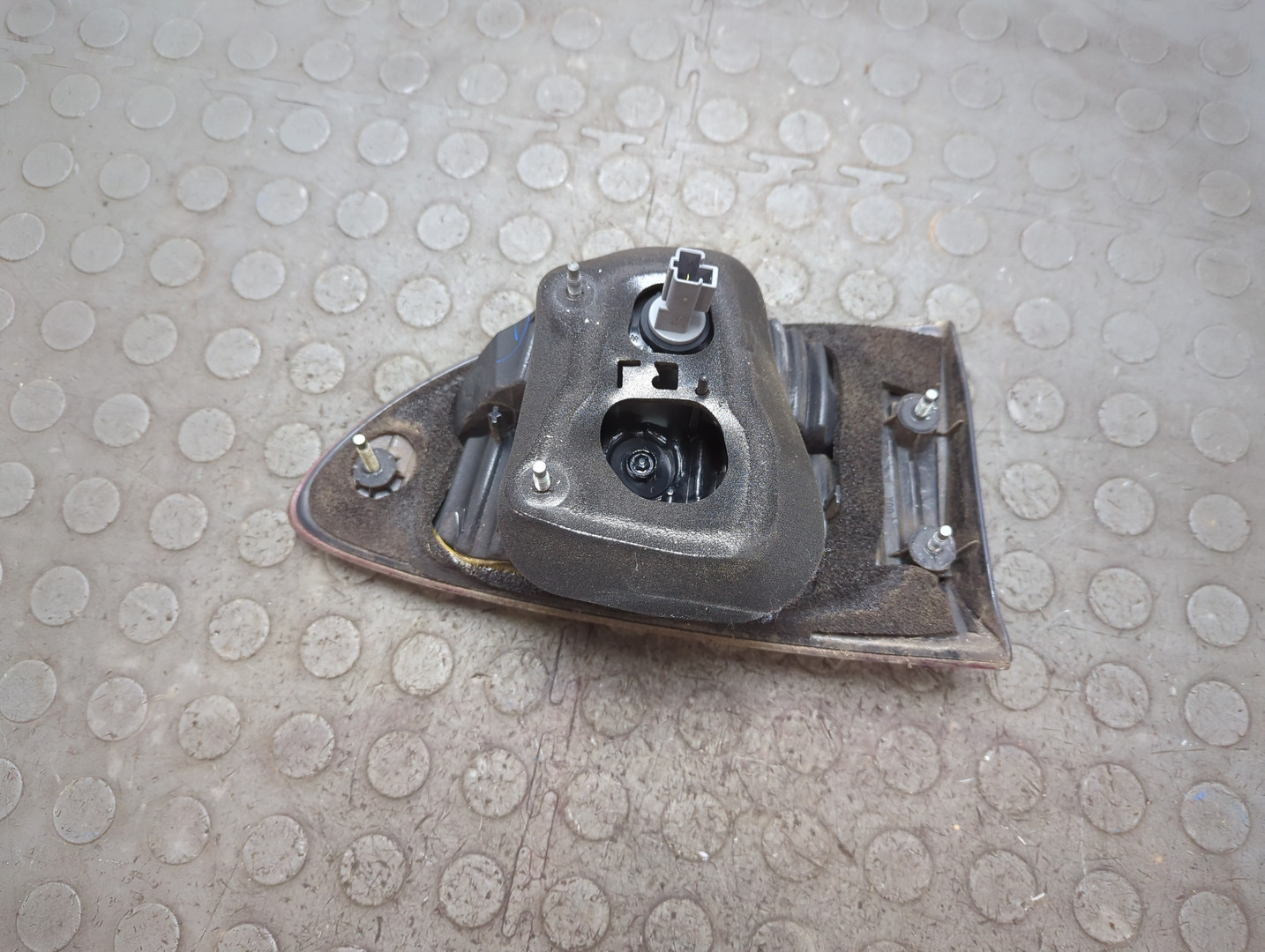 Фонарь задний внутренний правый