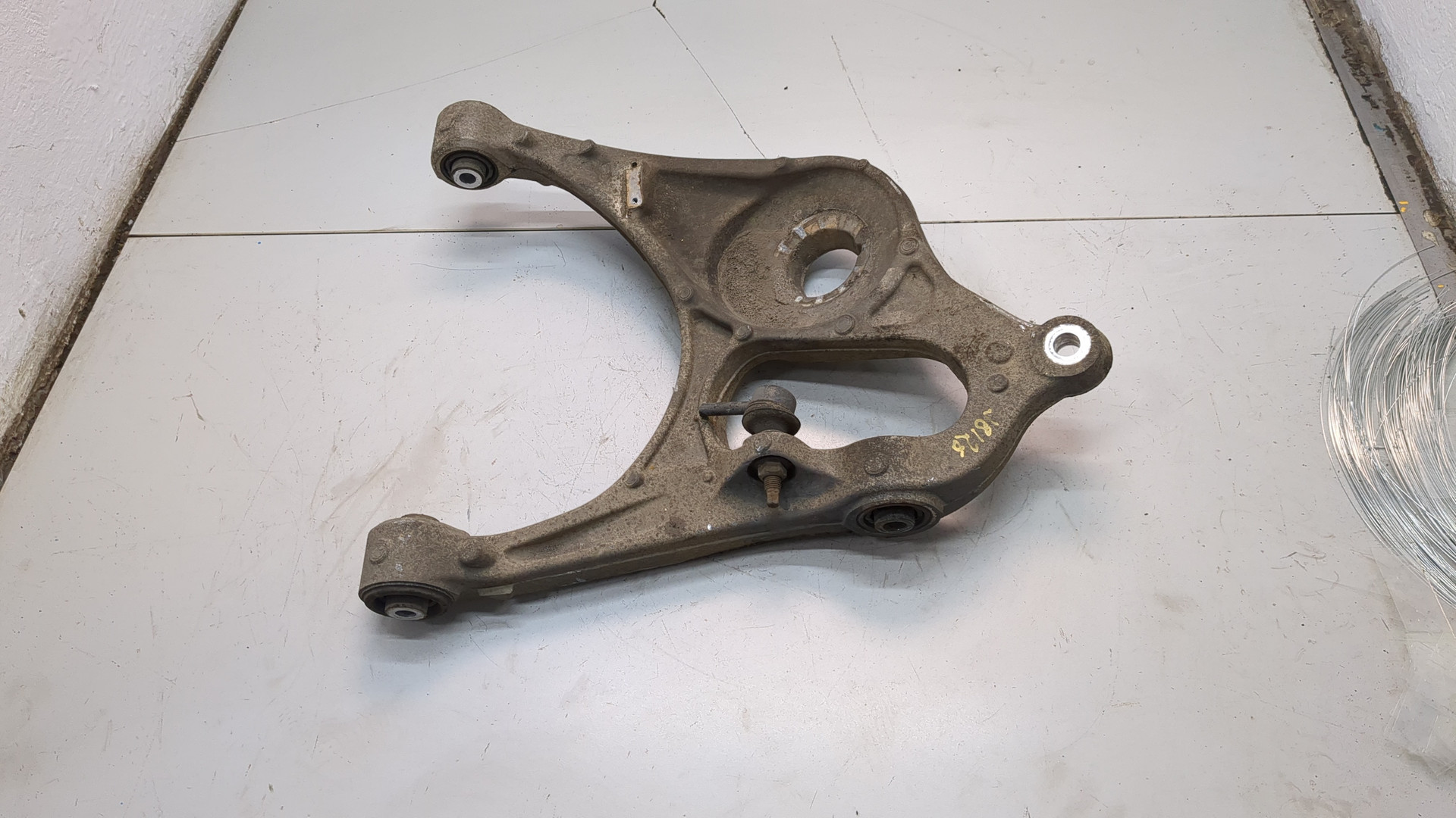 Рычаг задний правый