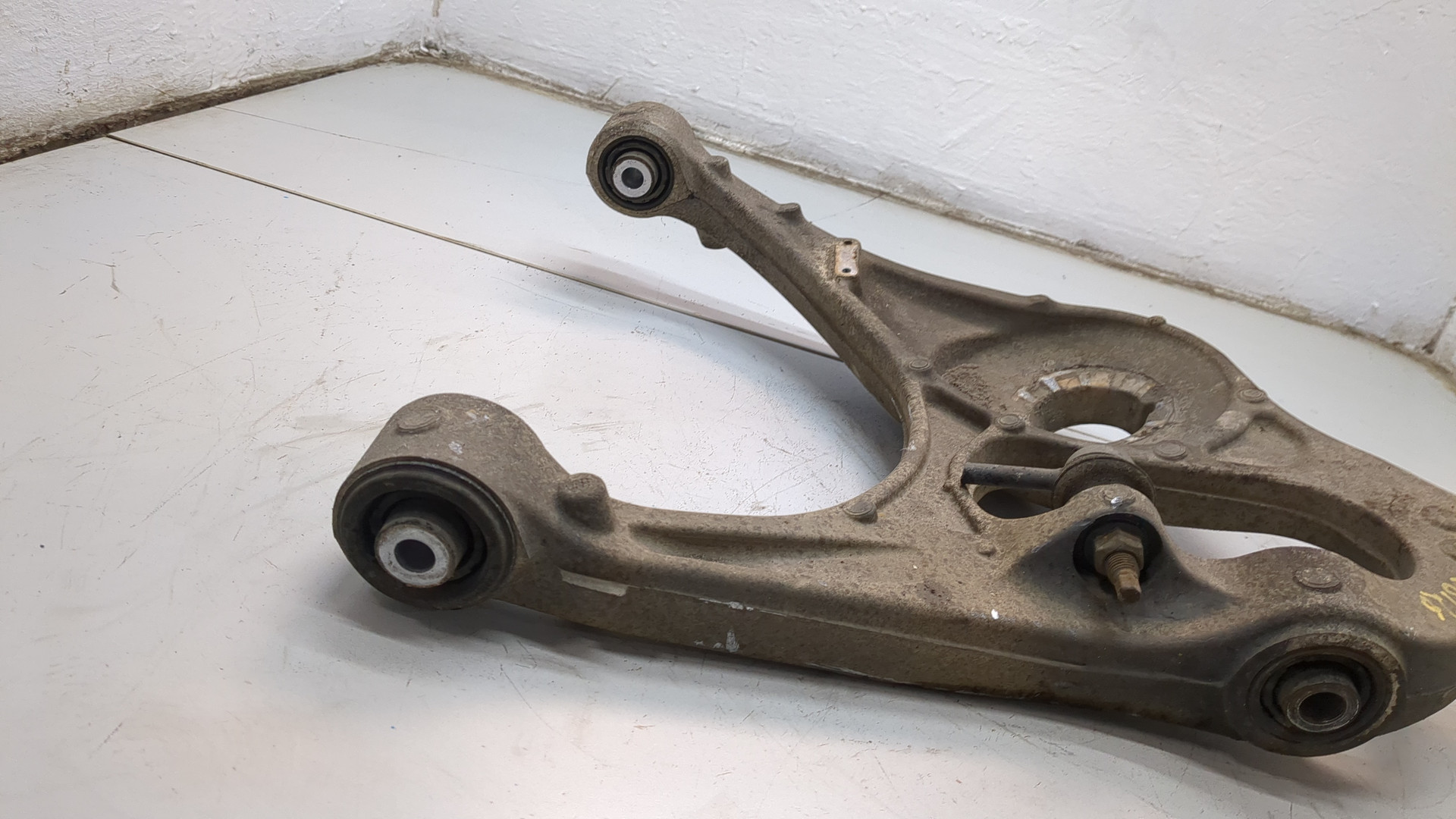 Рычаг задний правый