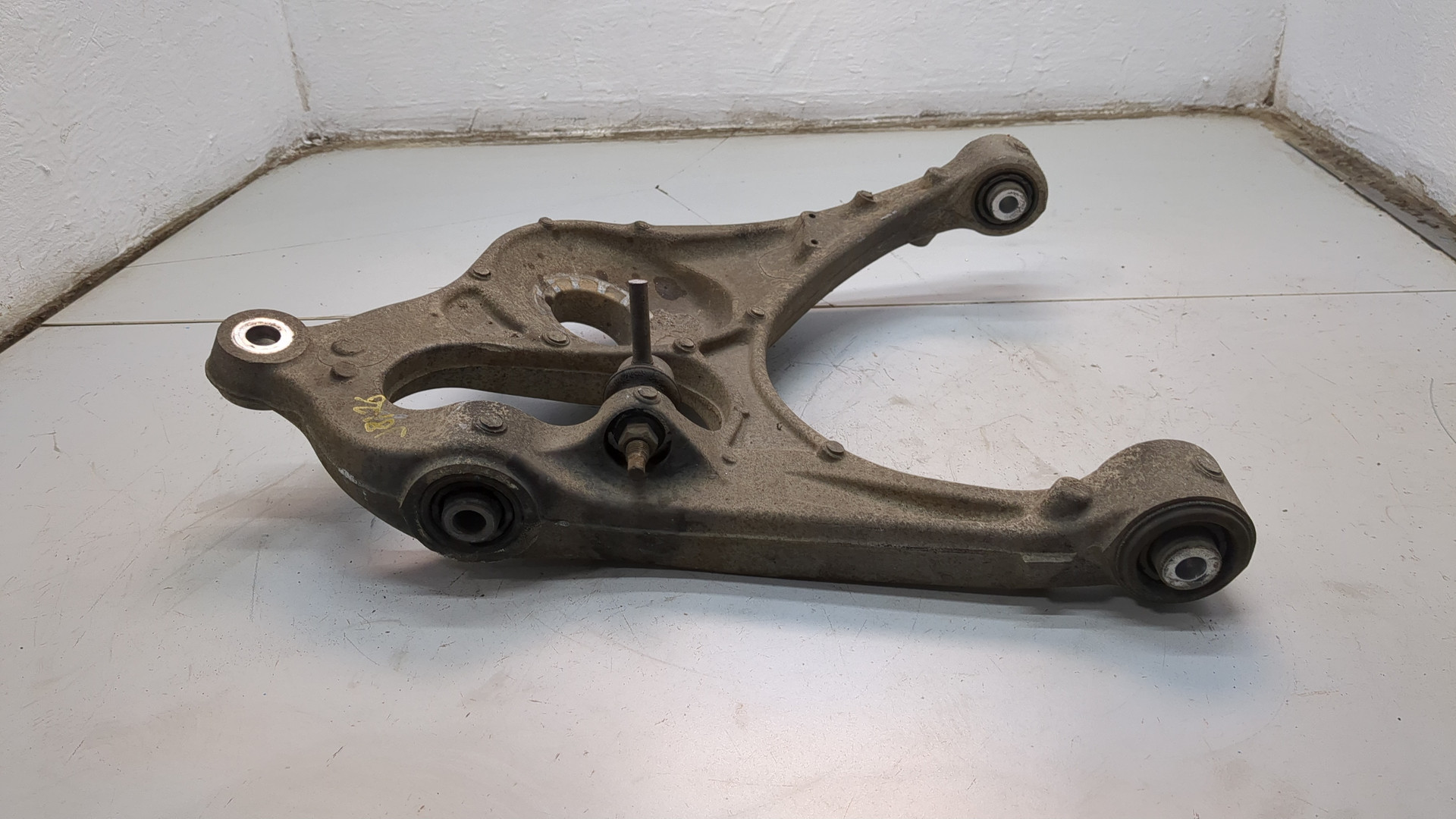 Рычаг задний левый