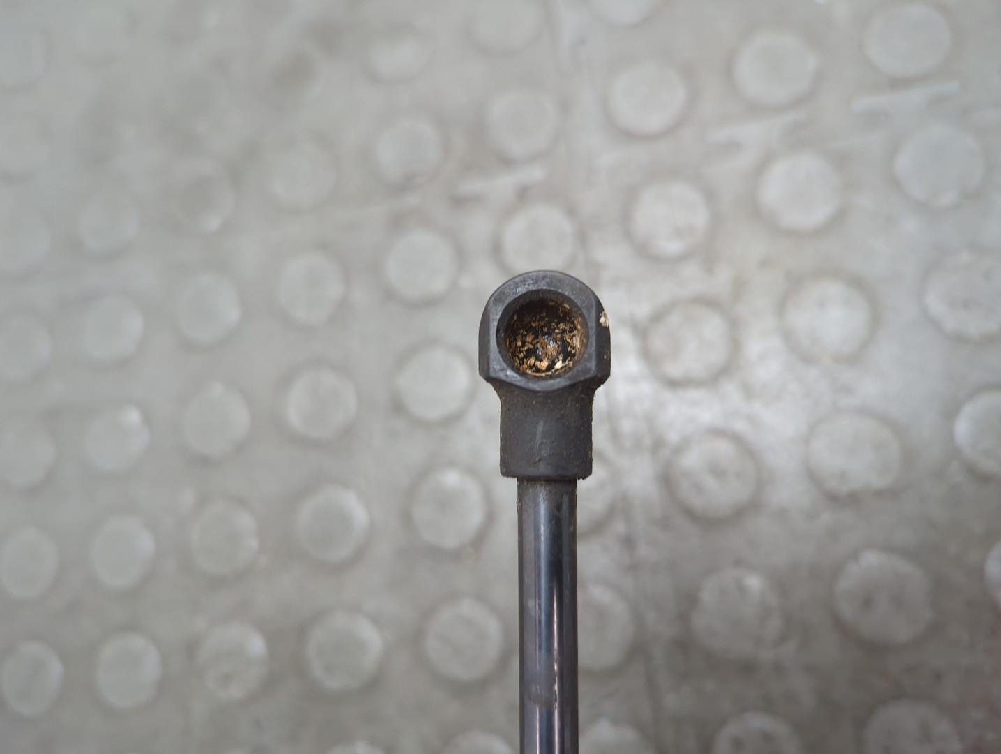 Амортизатор капота