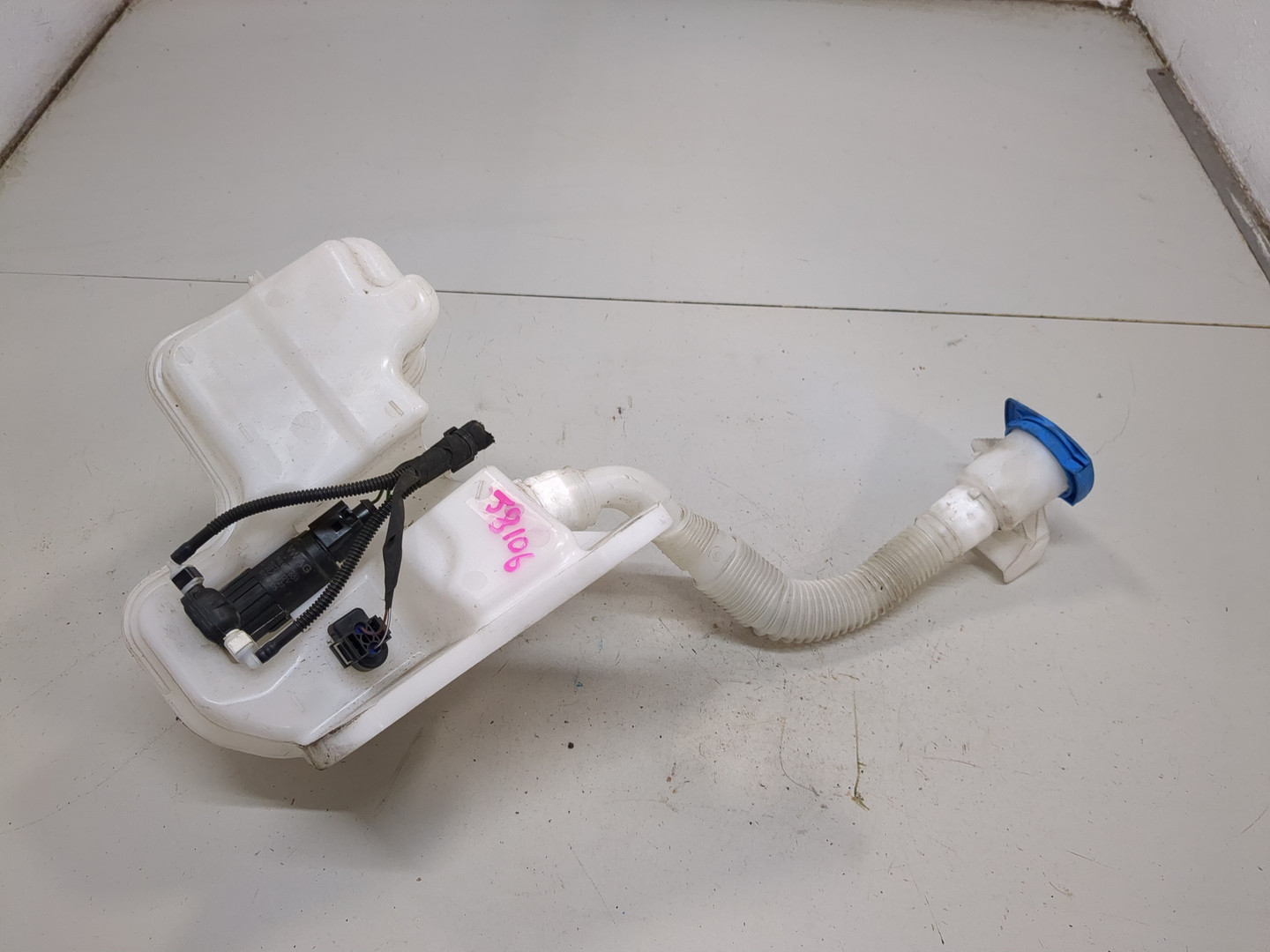 Бачок омывателя лобового стекла