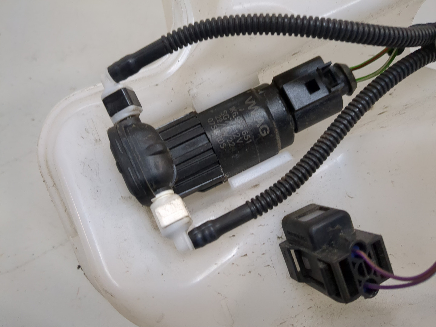 Бачок омывателя лобового стекла