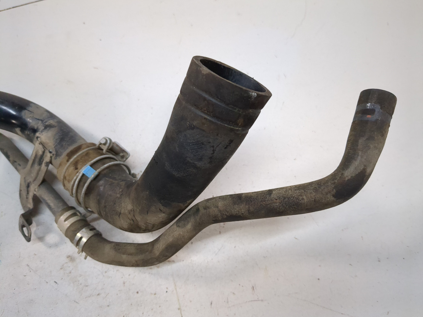 Горловина топливного бака