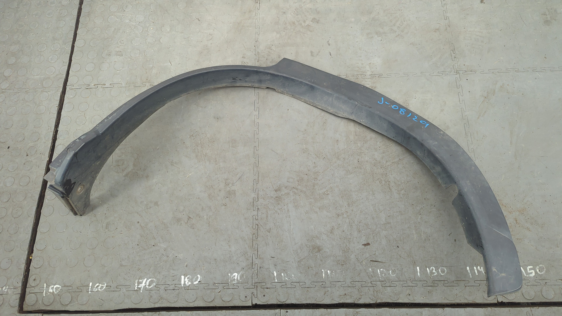 Накладка заднего крыла левого