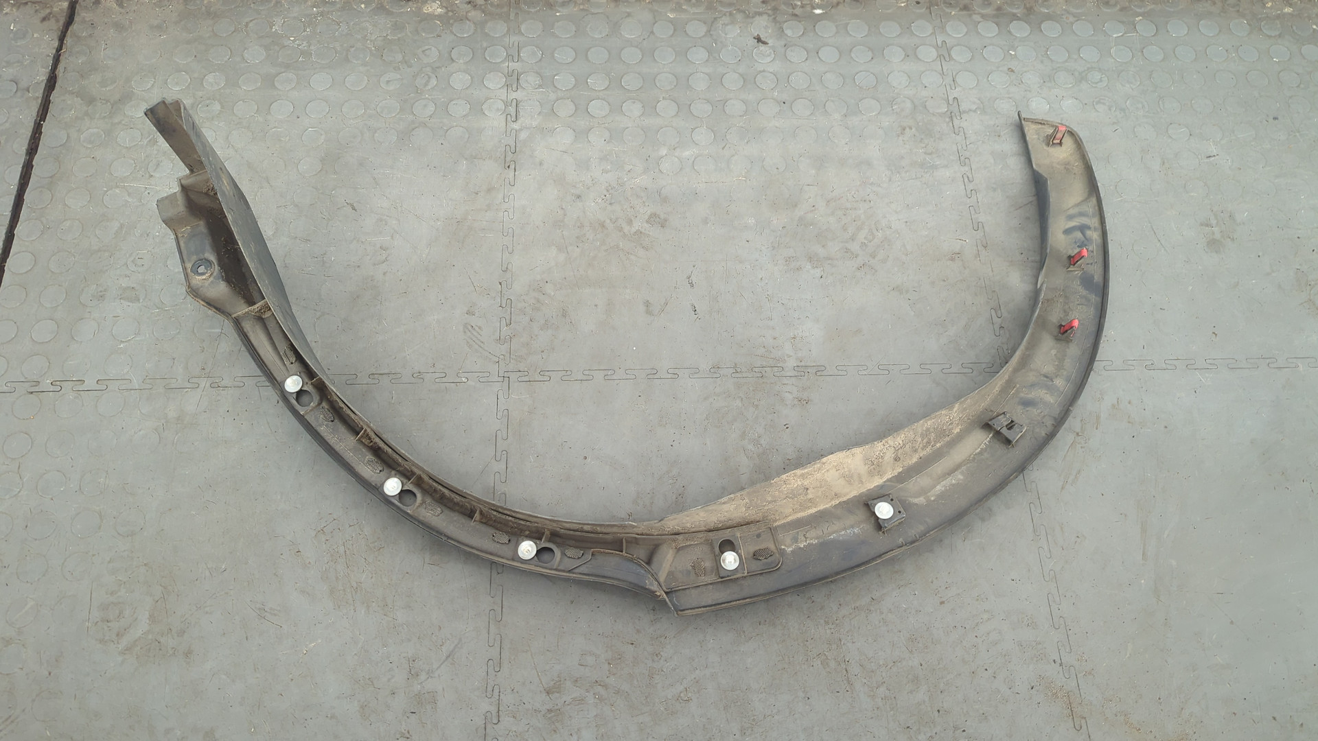 Накладка заднего крыла левого