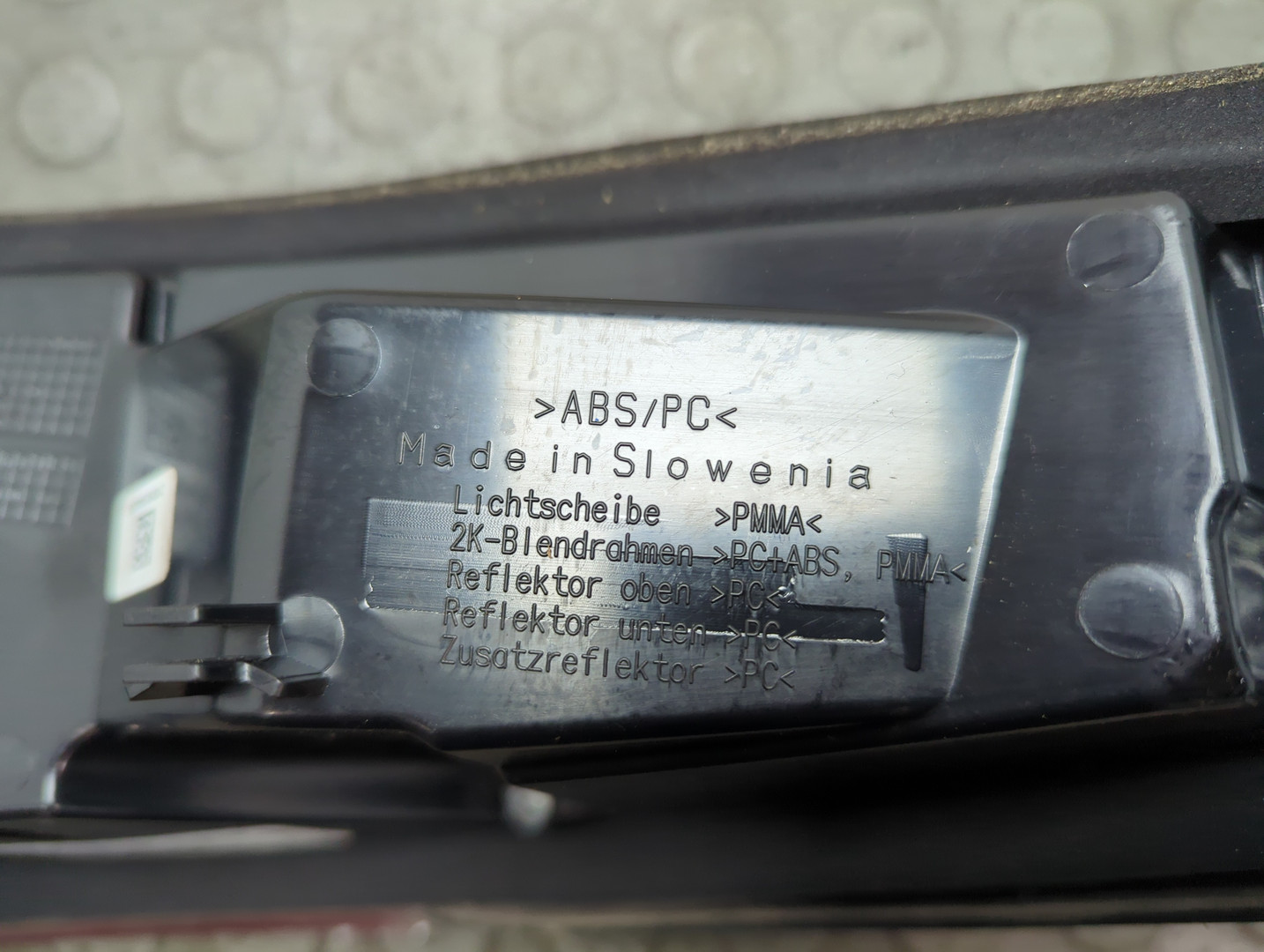 Фонарь задний правый