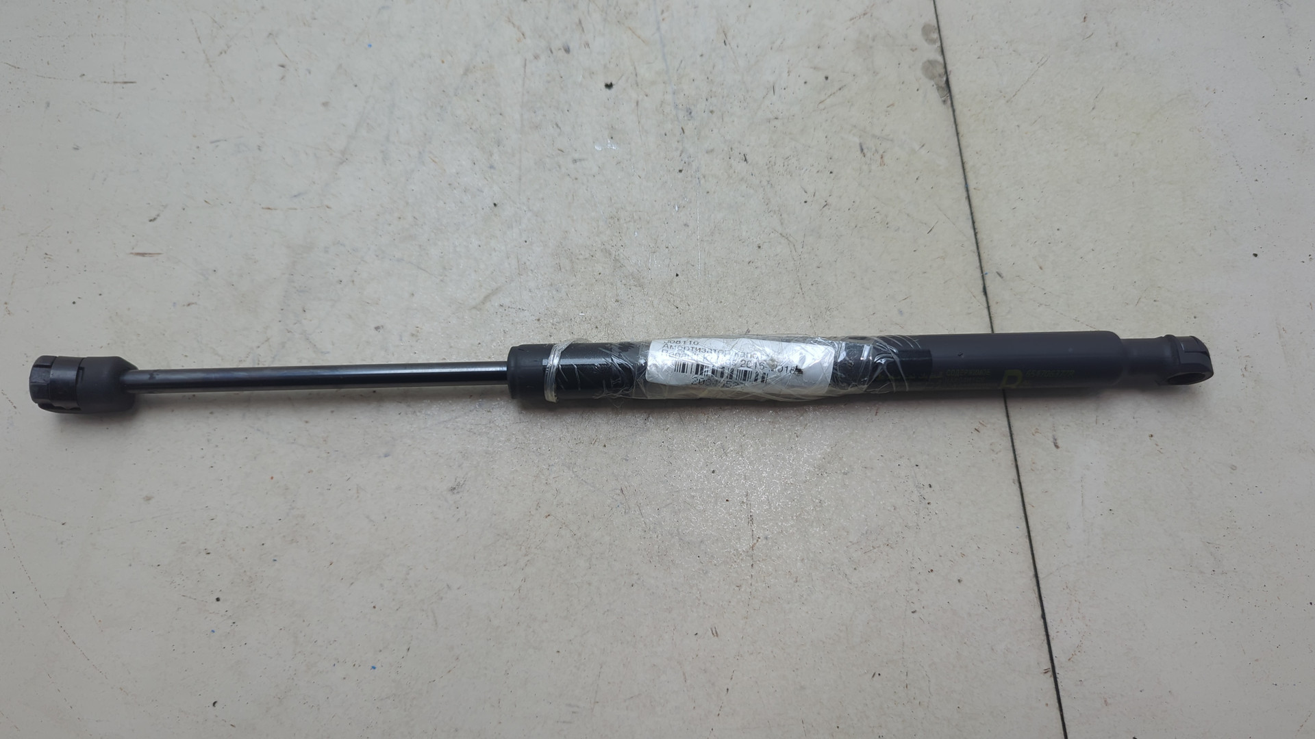 Амортизатор капота