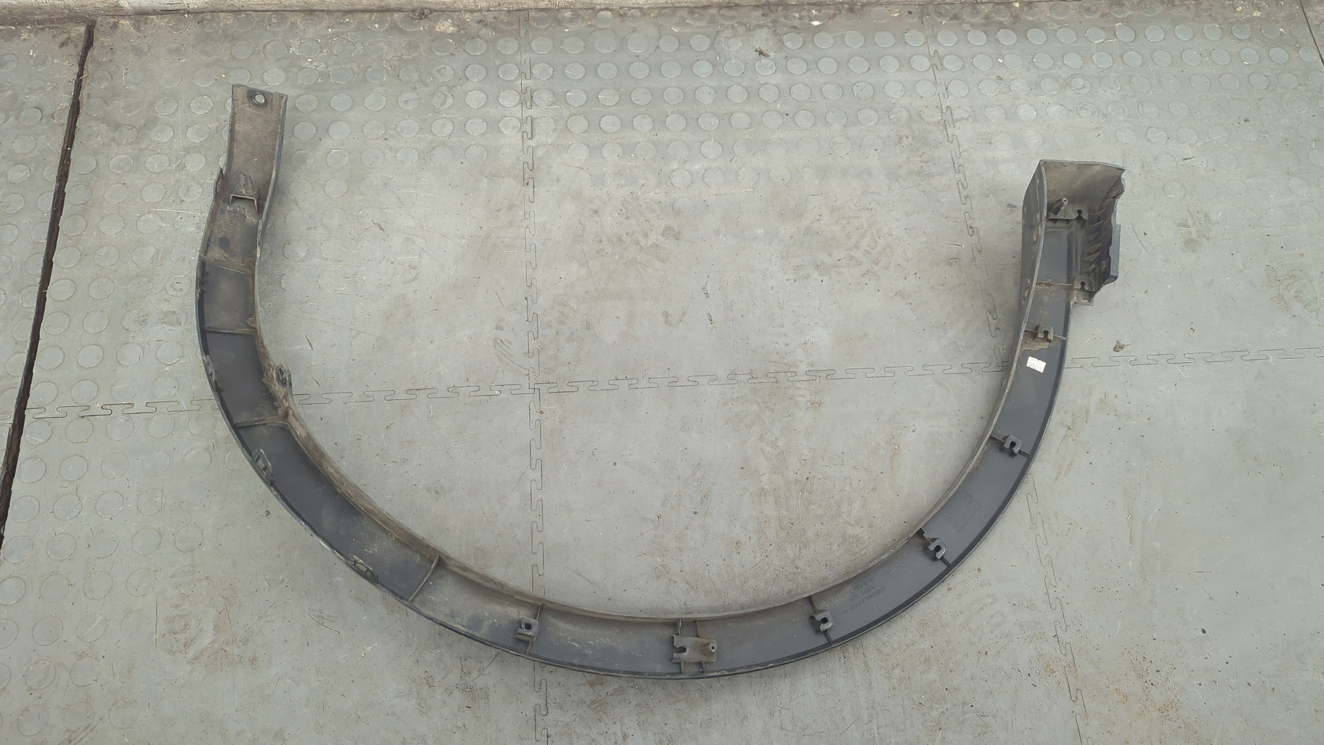 Накладка переднего крыла левого