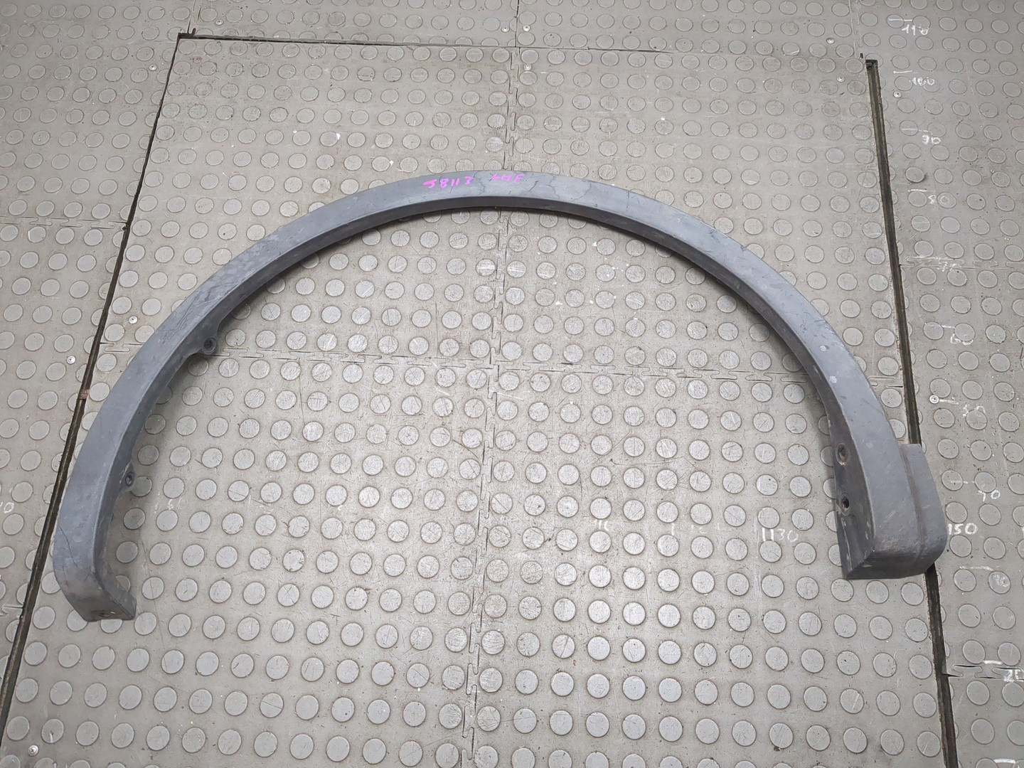 Накладка переднего крыла левого