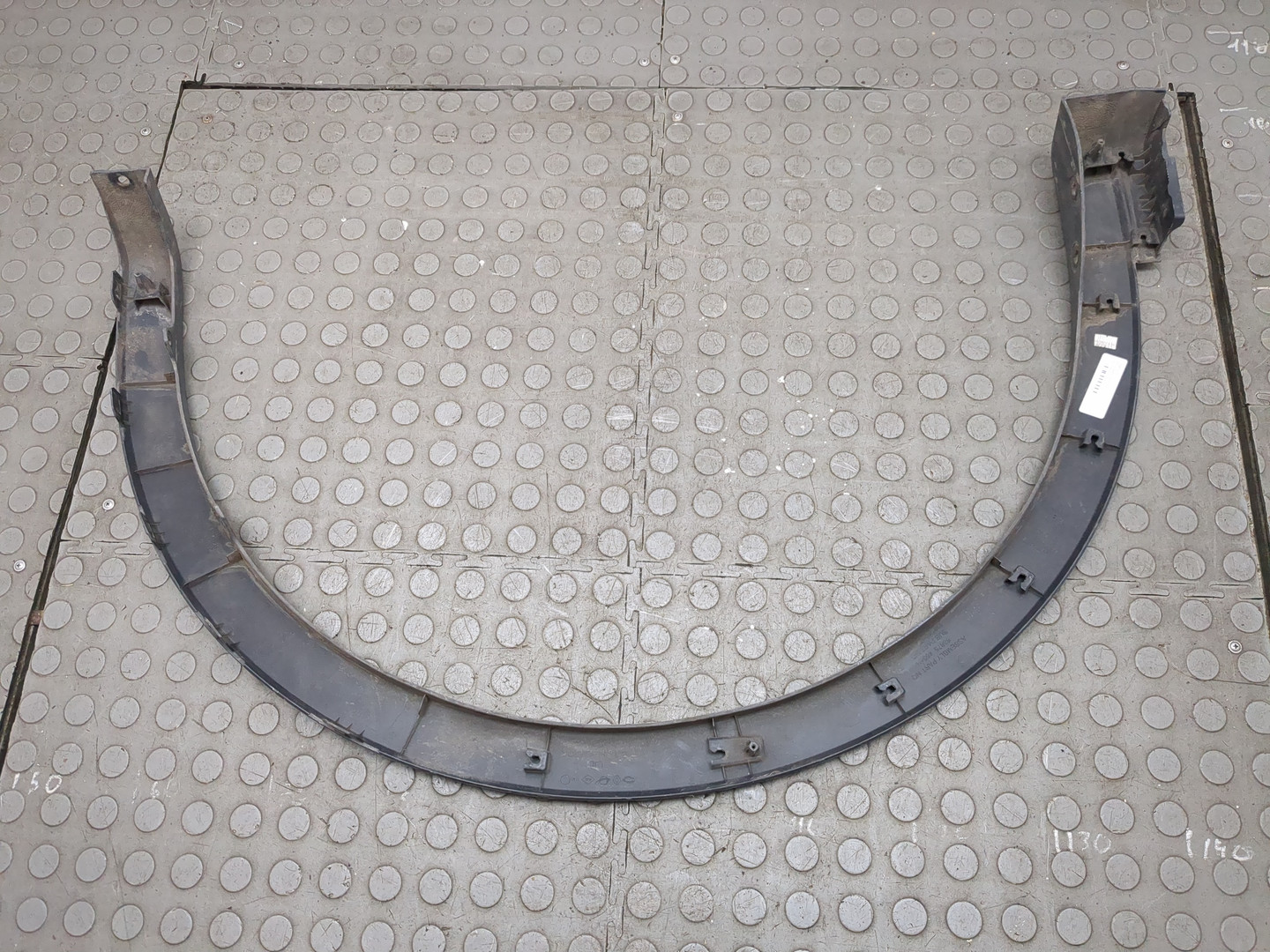 Накладка переднего крыла левого