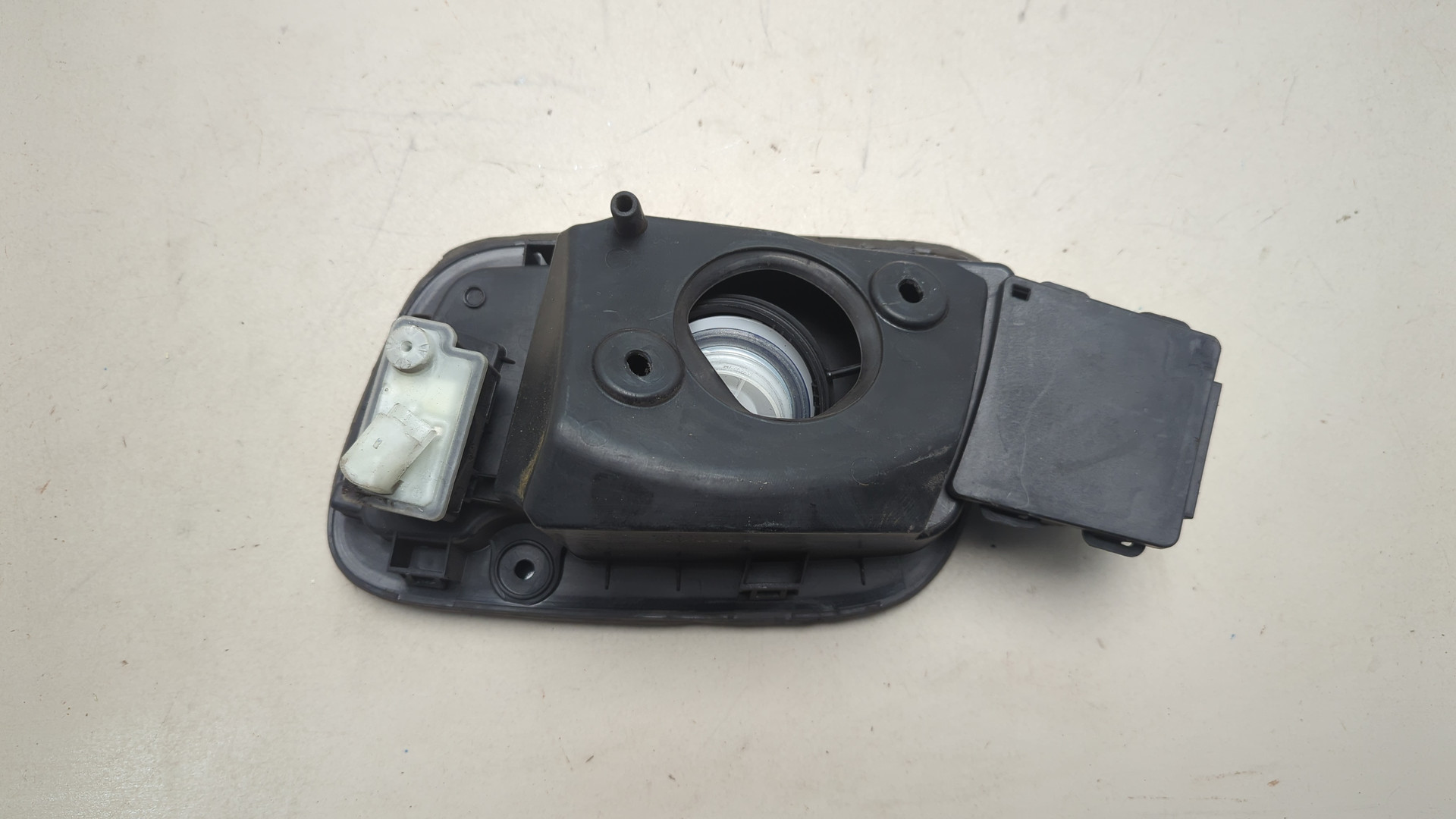 Лючок бензобака