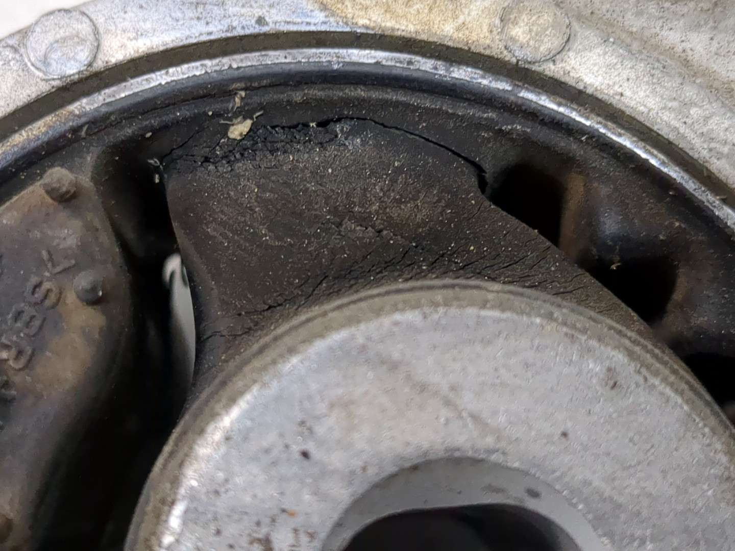 Опора двигателя