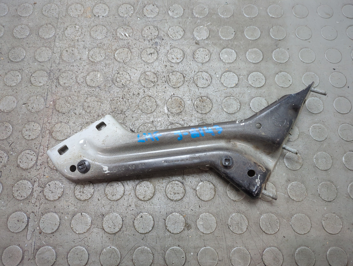 Кронштейн крепления крыла