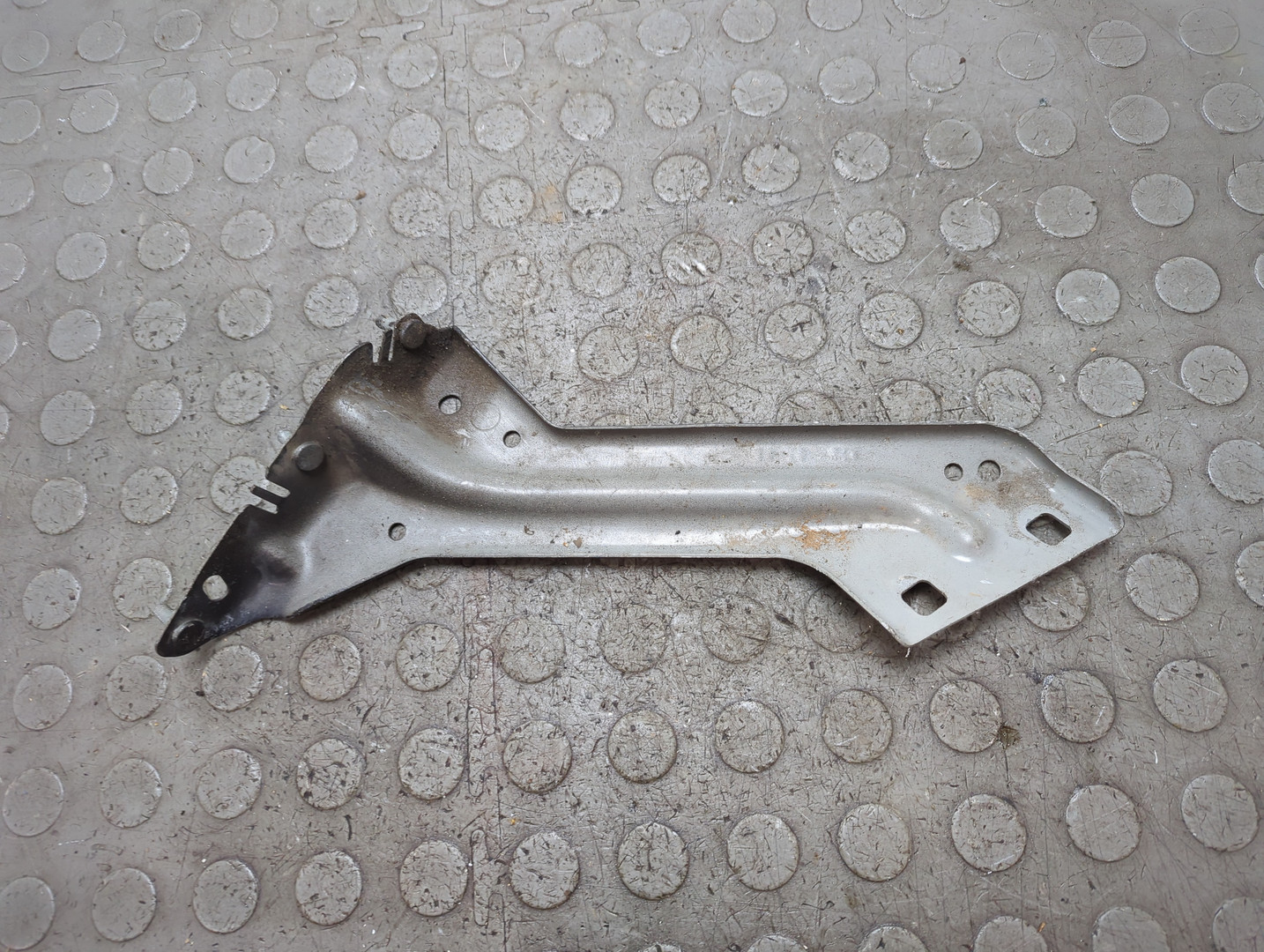 Кронштейн крепления крыла