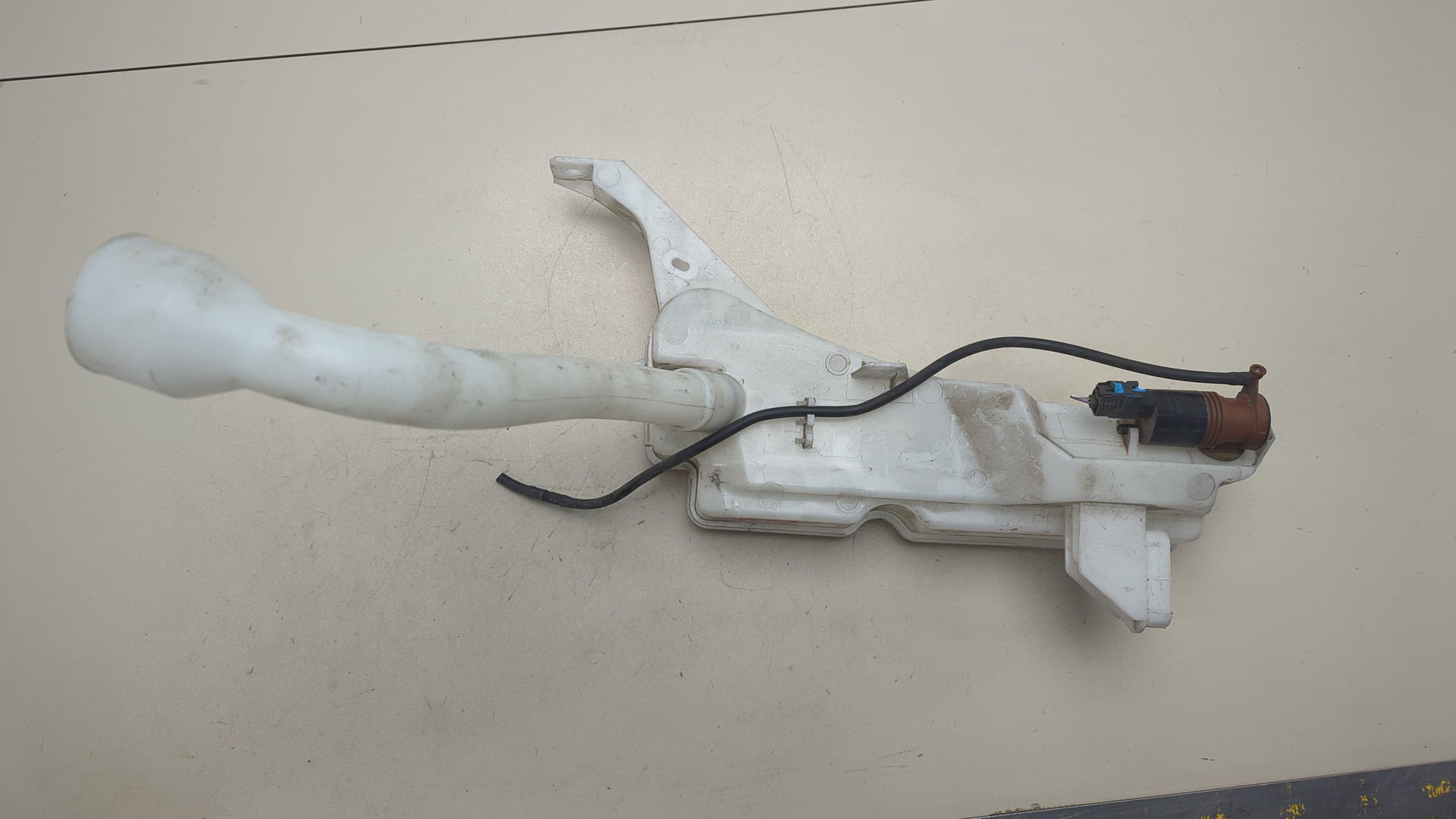 Бачок омывателя лобового стекла